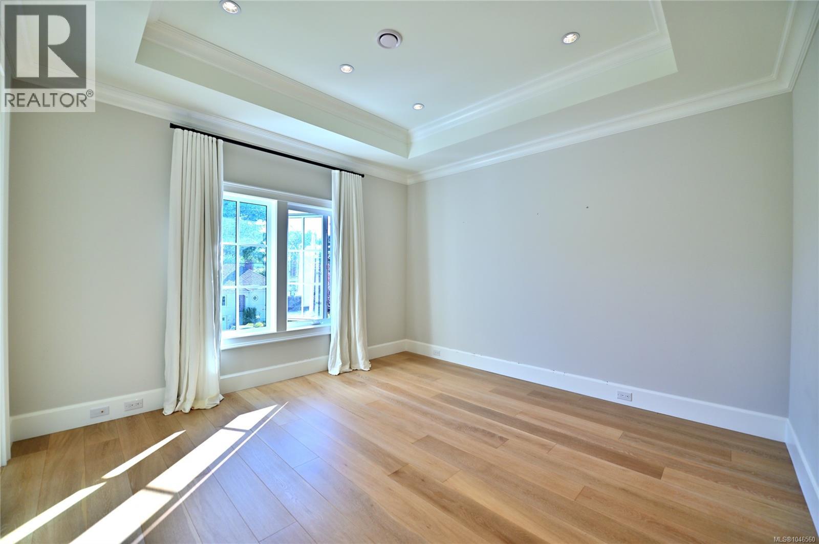 2777 Dewdney Ave - 35