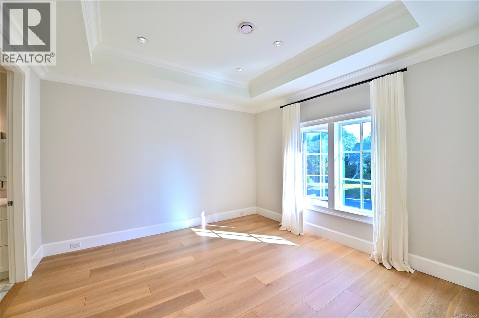 2777 Dewdney Ave - 37