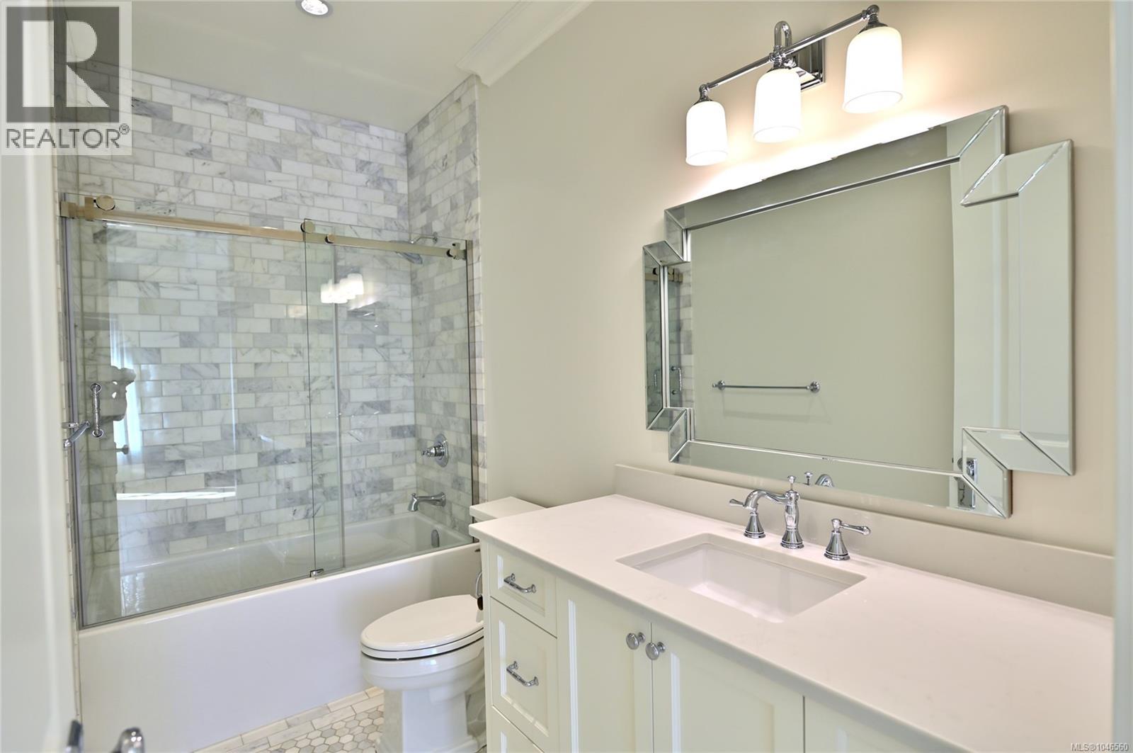 2777 Dewdney Ave - 38