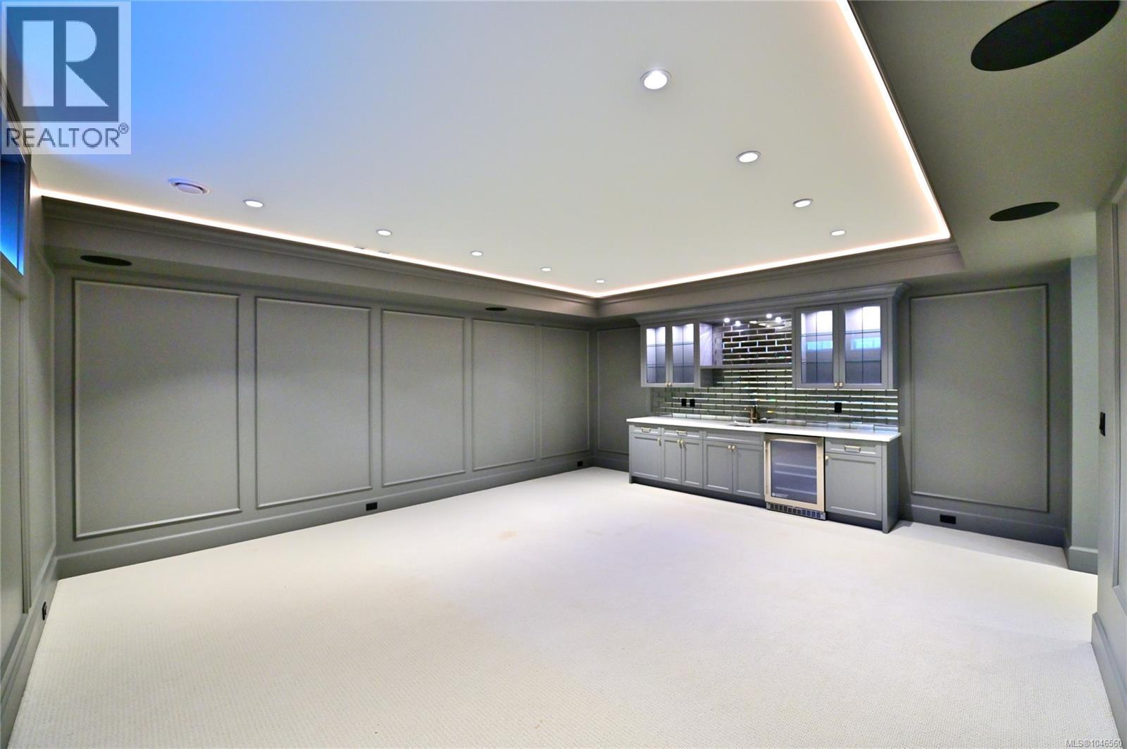 2777 Dewdney Ave - 39