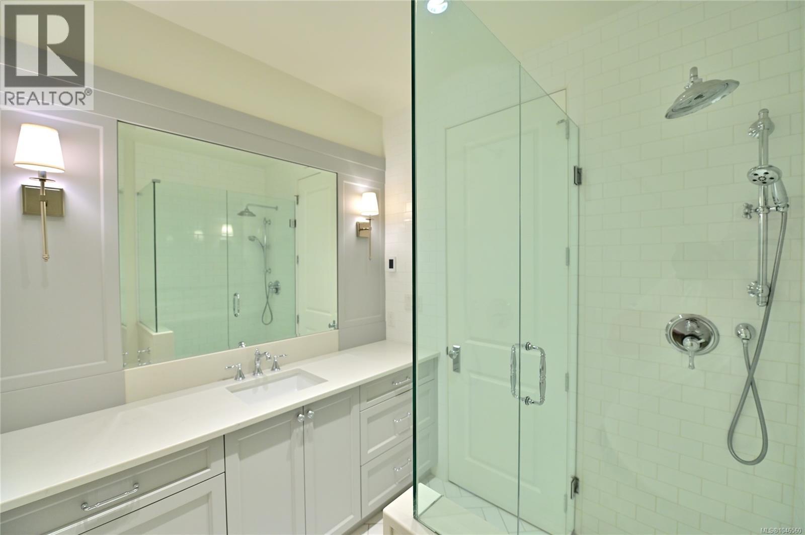 2777 Dewdney Ave - 41