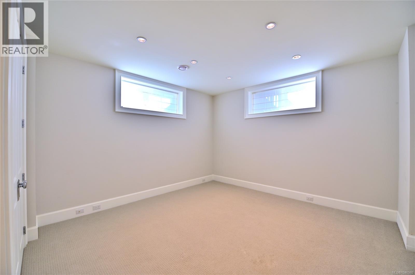 2777 Dewdney Ave - 43