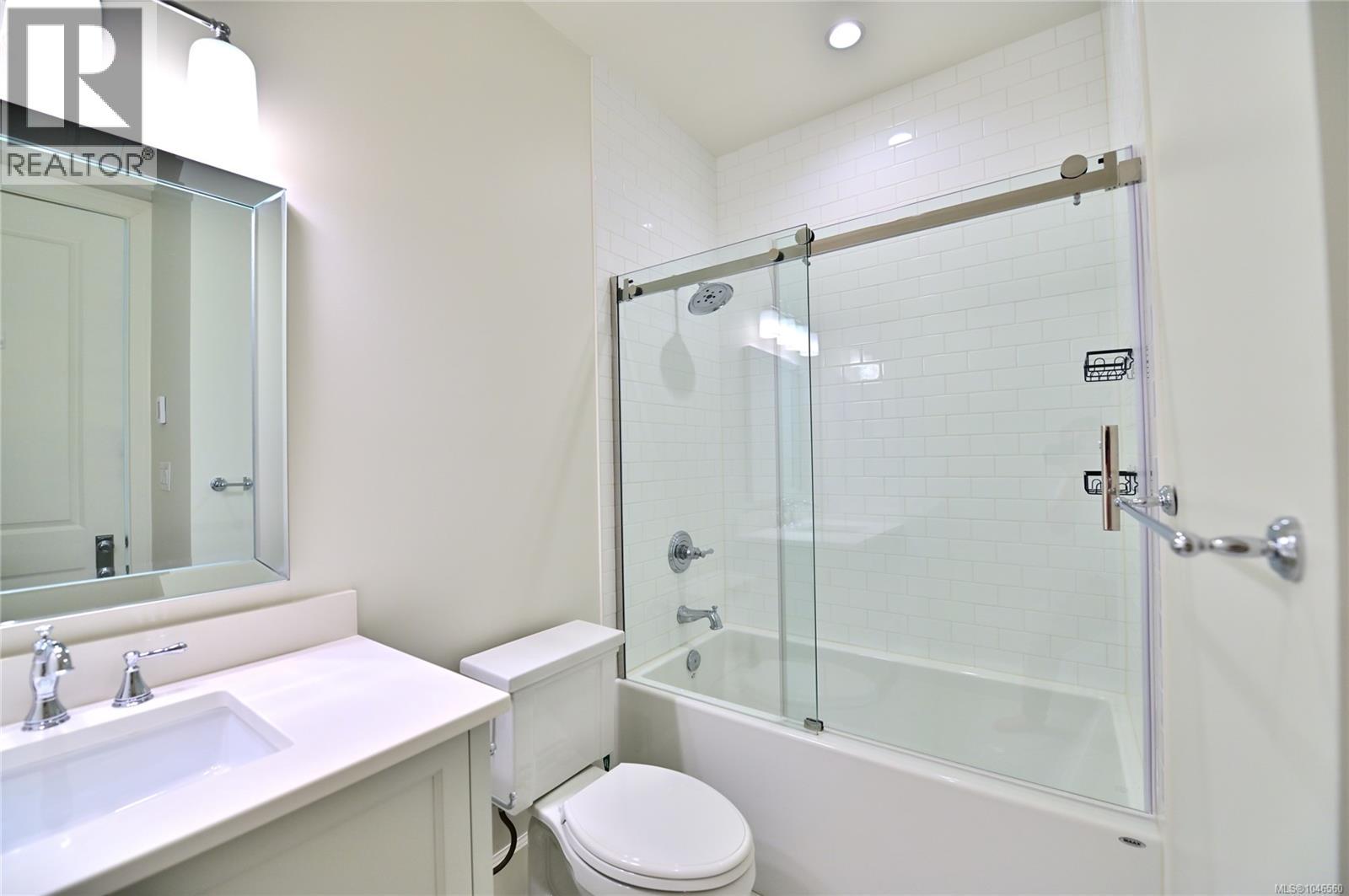 2777 Dewdney Ave - 45