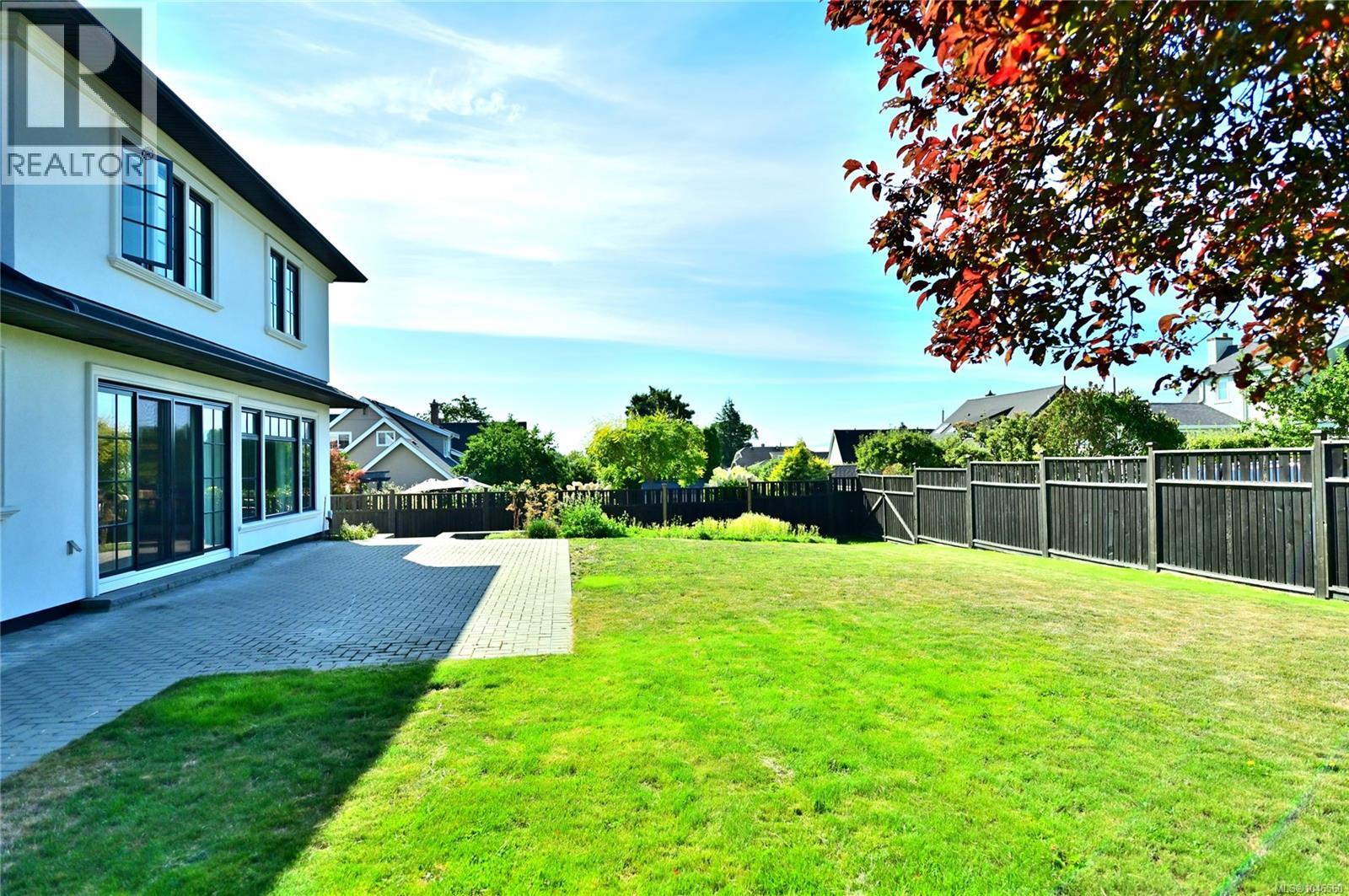 2777 Dewdney Ave - 48