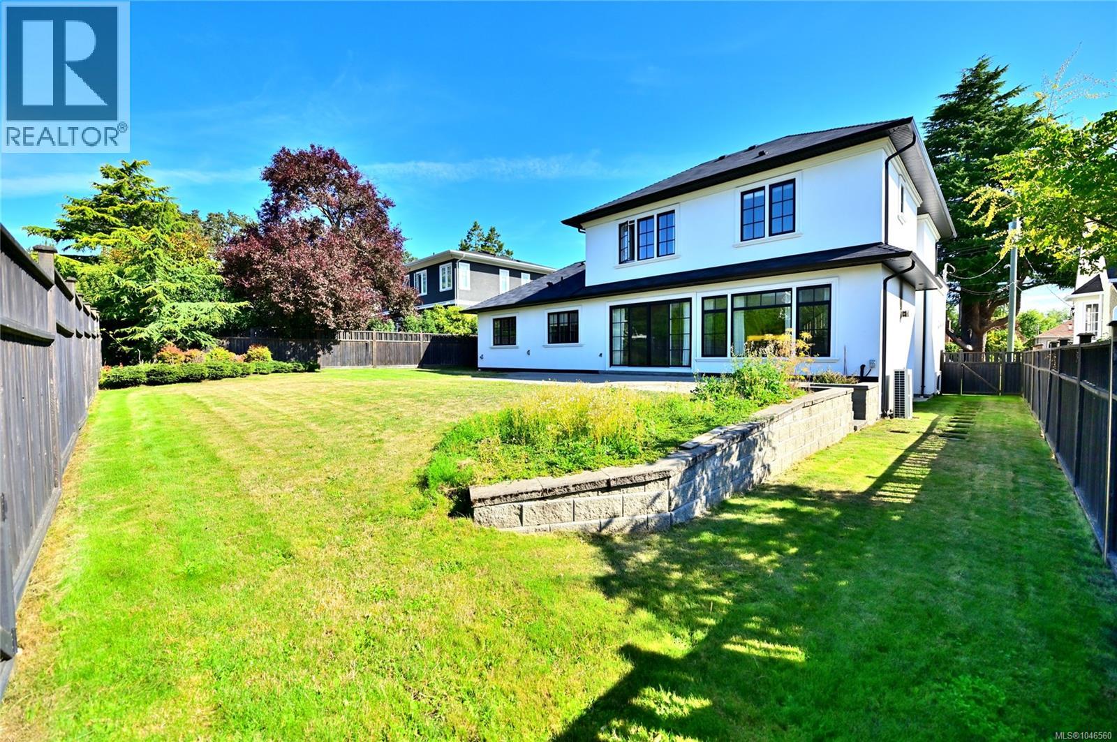 2777 Dewdney Ave - 49