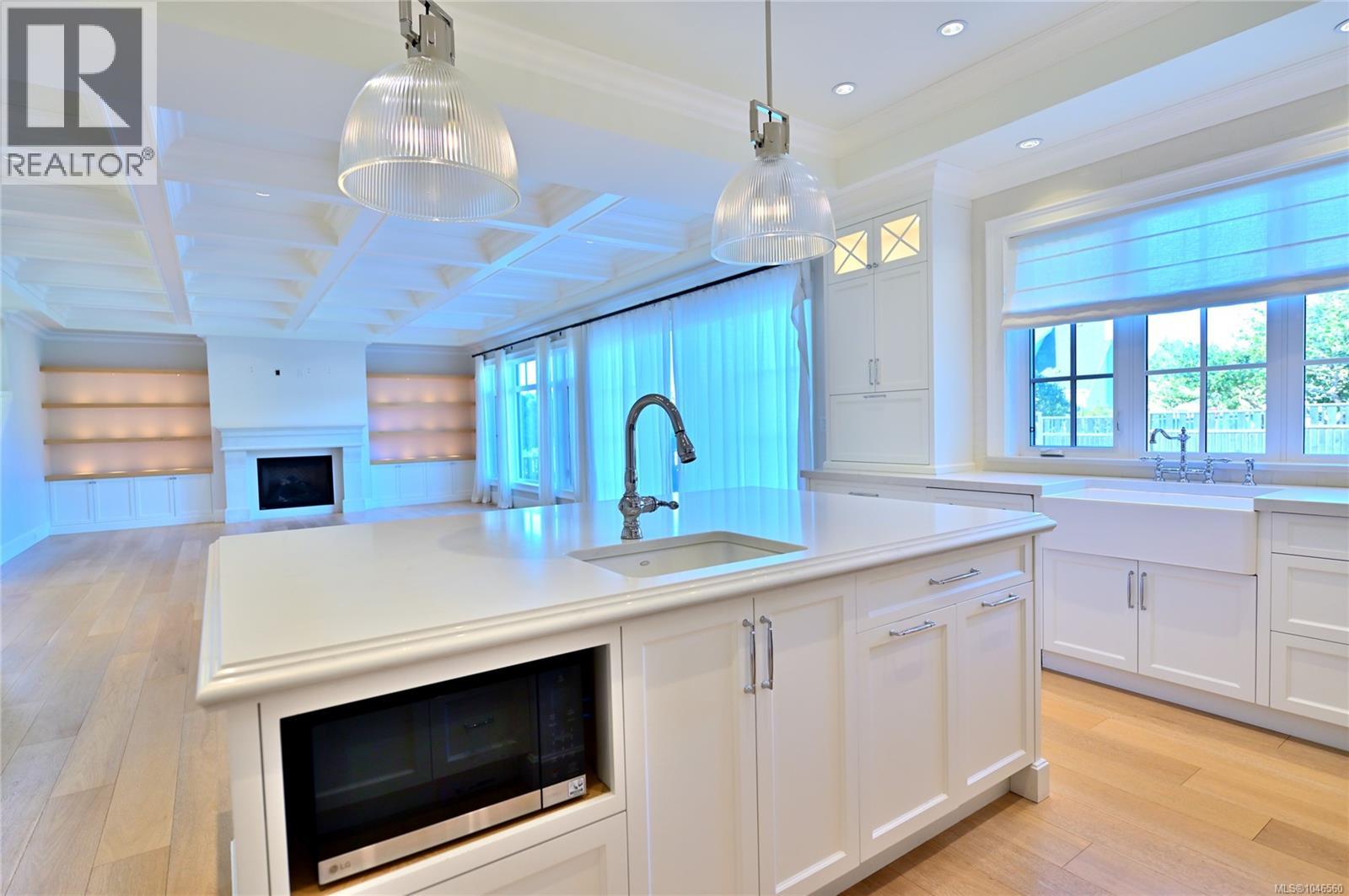 2777 Dewdney Ave - 8
