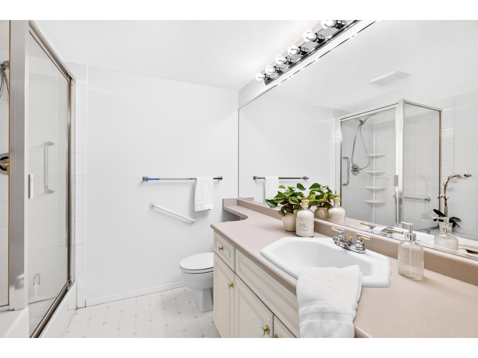 105 13888 70 AVENUE, Surrey