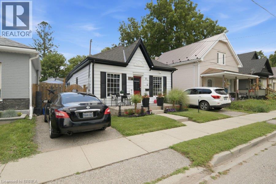 11 ESTHER Street, Brantford — photo 3