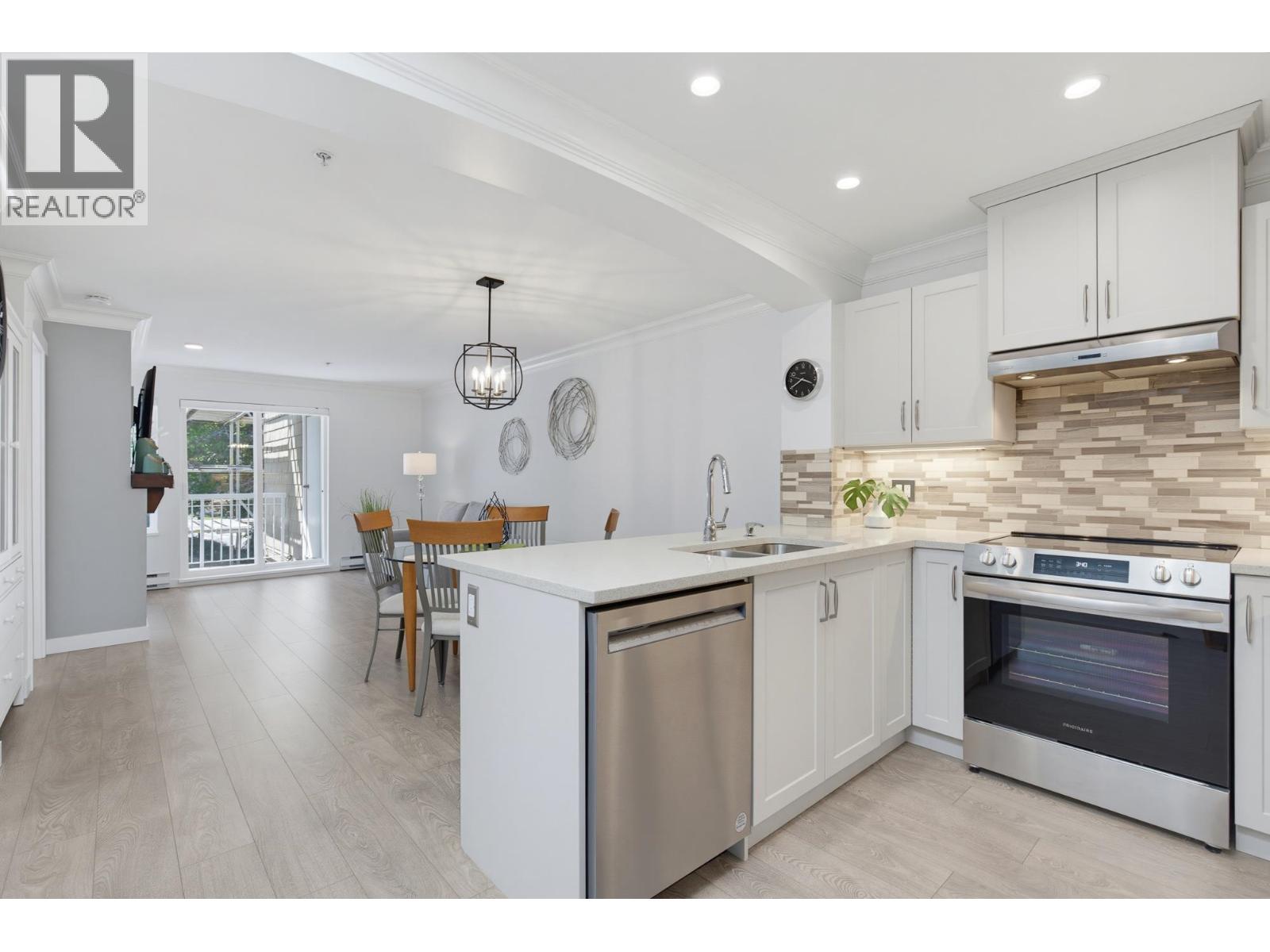408 1428 PARKWAY BOULEVARD, Coquitlam