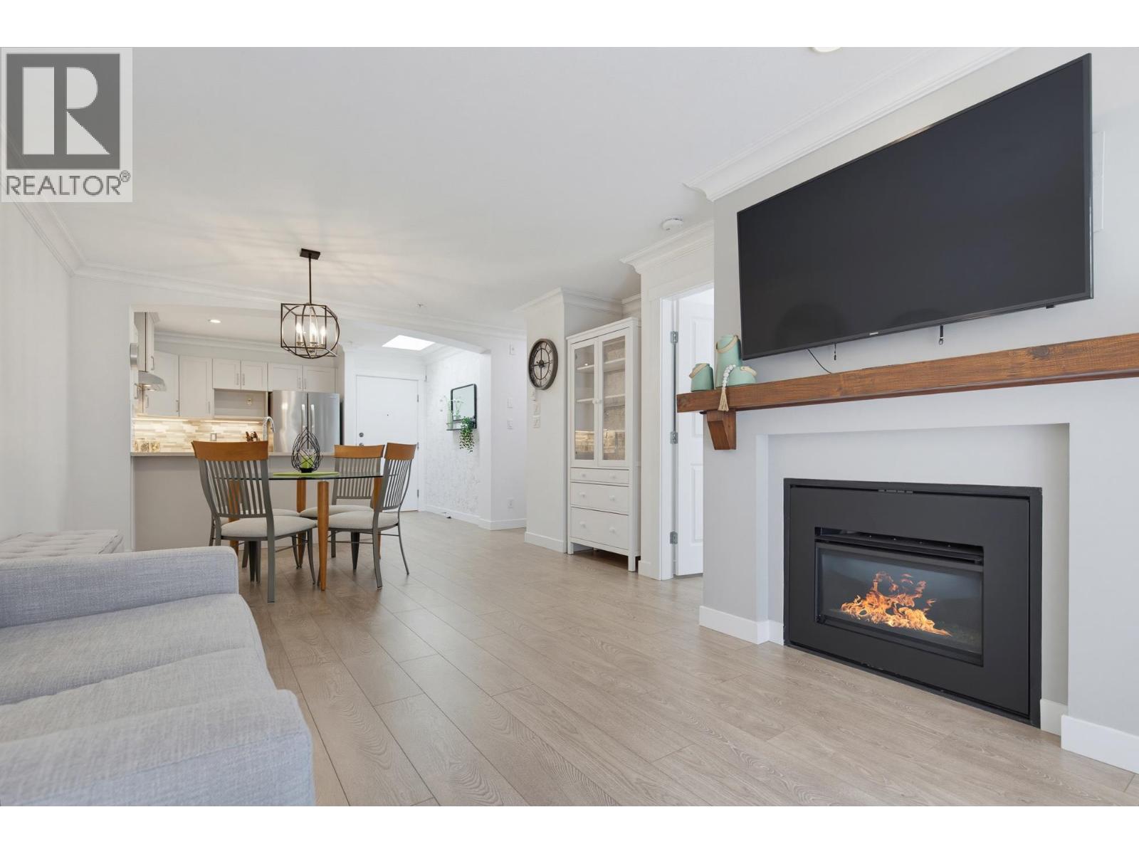 408 1428 PARKWAY BOULEVARD, Coquitlam