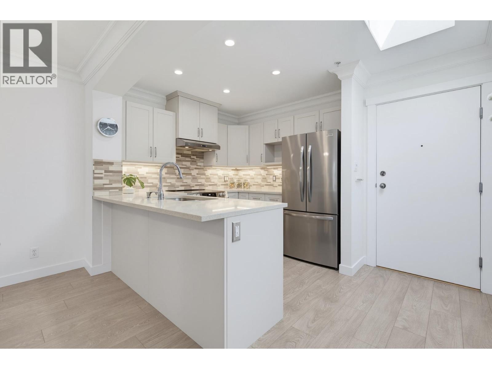 408 1428 PARKWAY BOULEVARD, Coquitlam