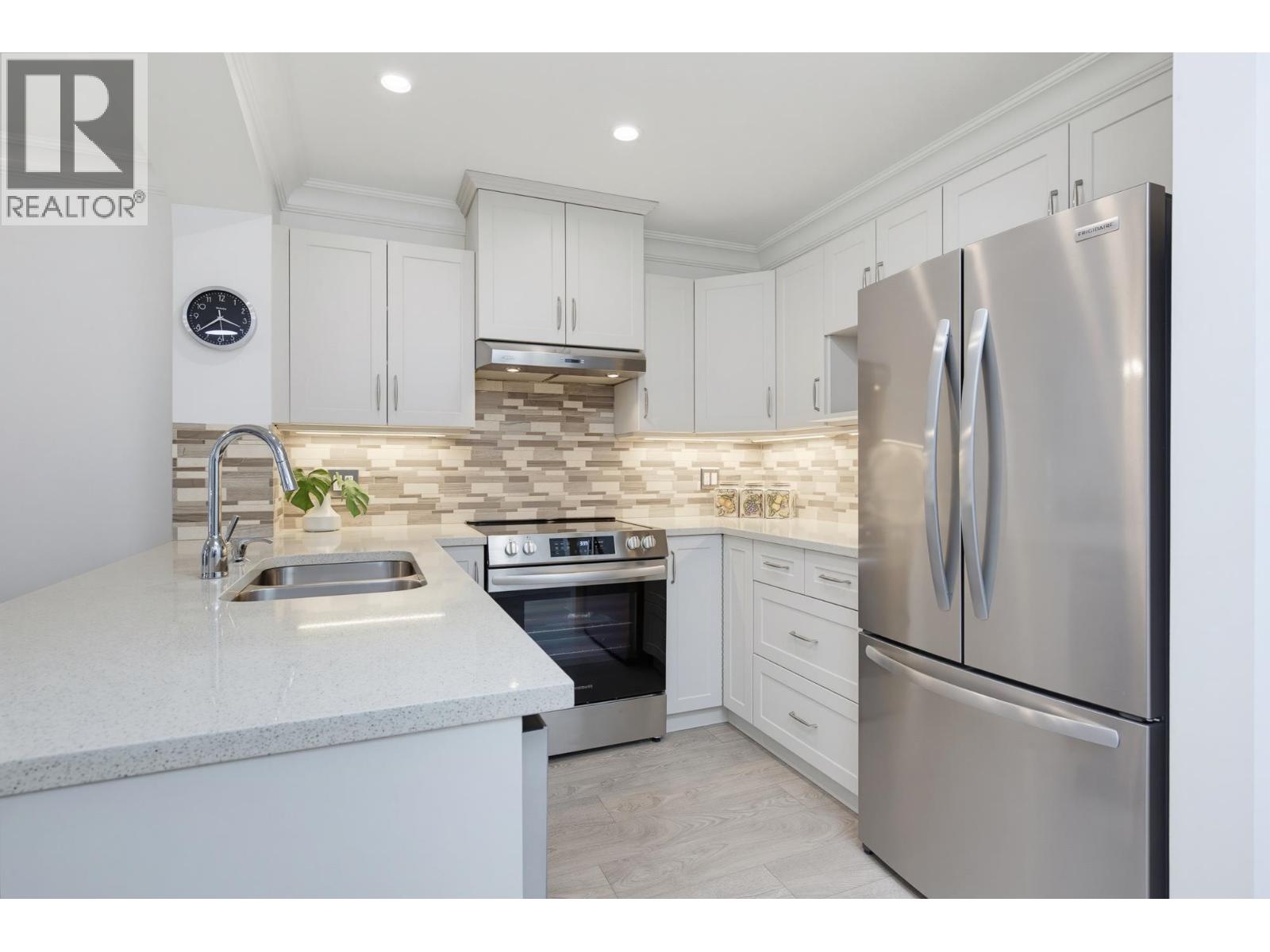 408 1428 PARKWAY BOULEVARD, Coquitlam