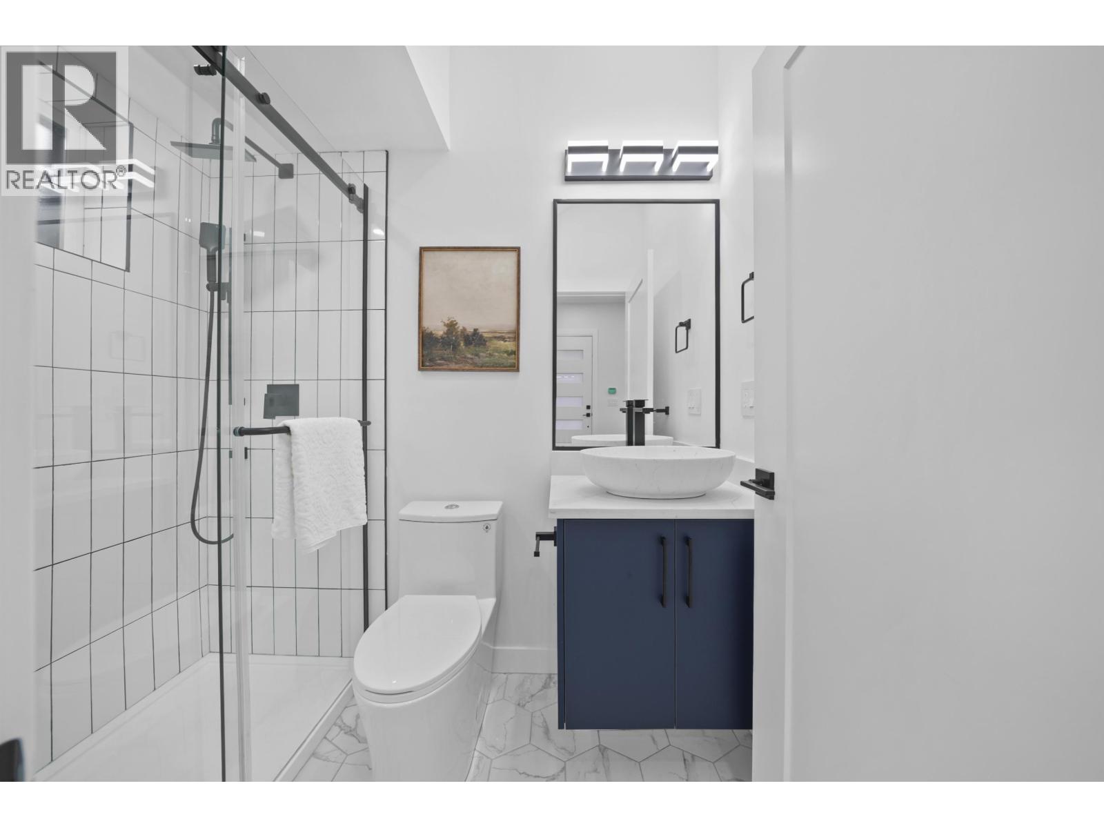 2995 E 17TH AVENUE, Vancouver