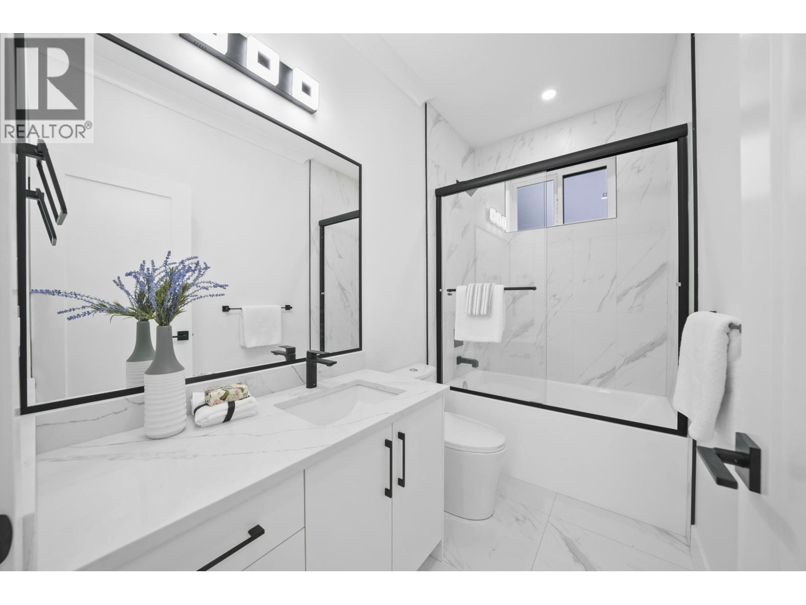 2995 E 17TH AVENUE, Vancouver