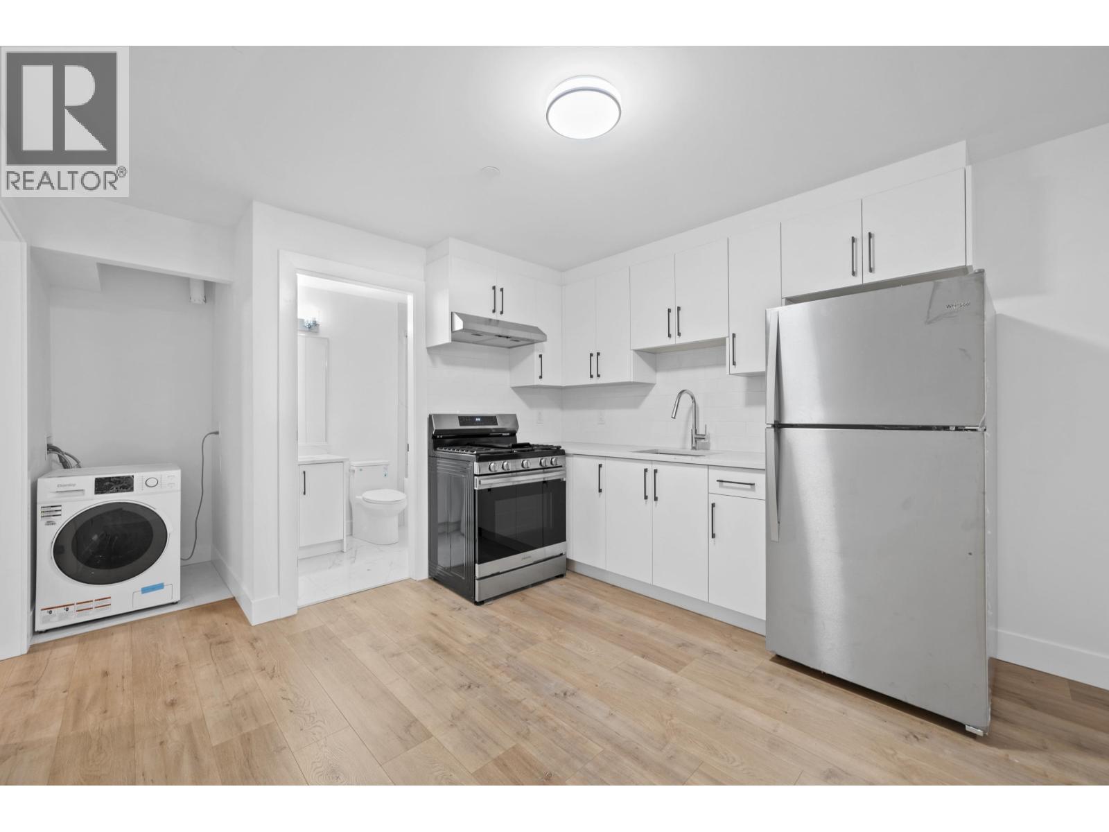 2995 E 17TH AVENUE, Vancouver