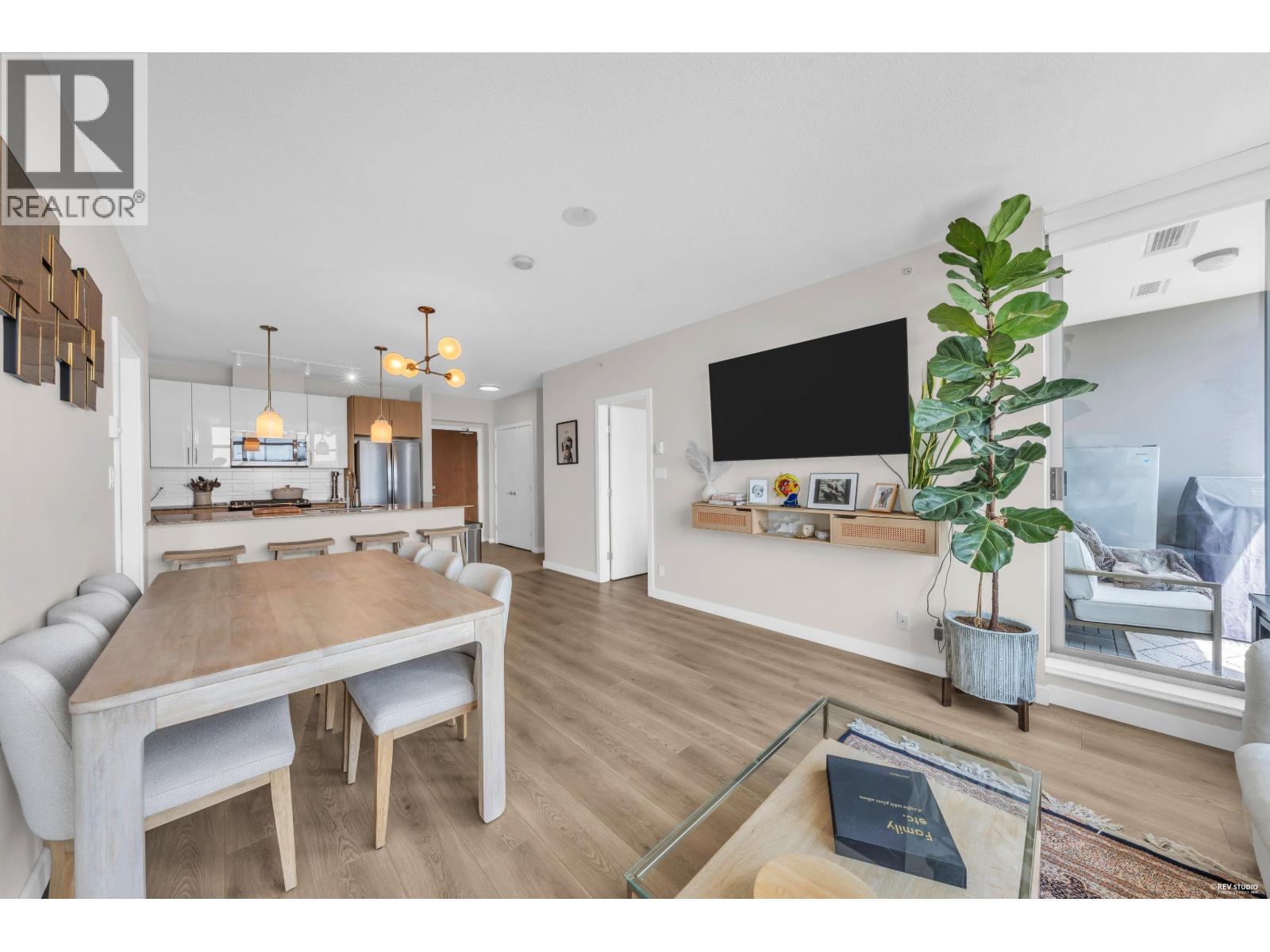 1805 280 ROSS DRIVE, New Westminster