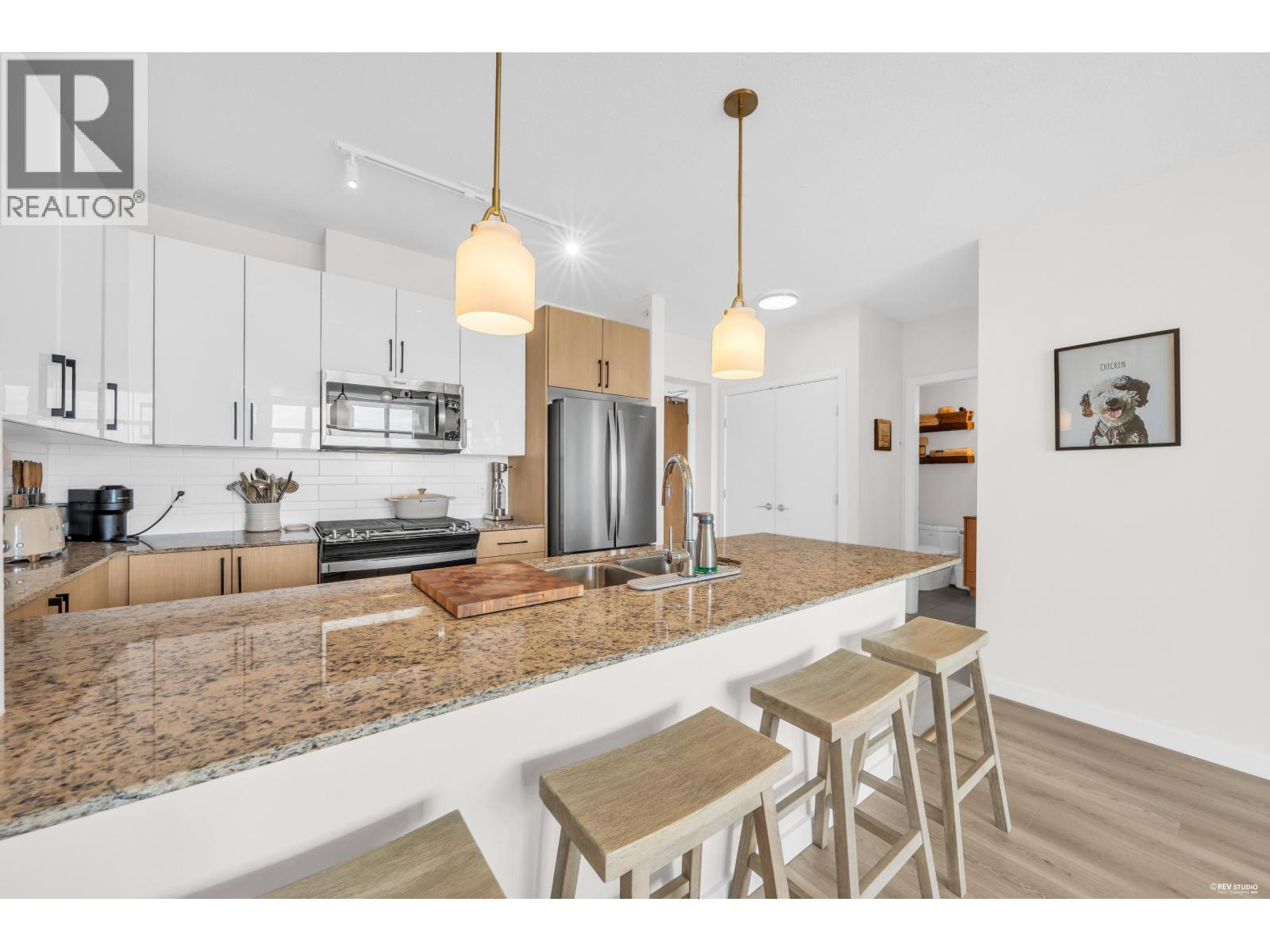 1805 280 ROSS DRIVE, New Westminster