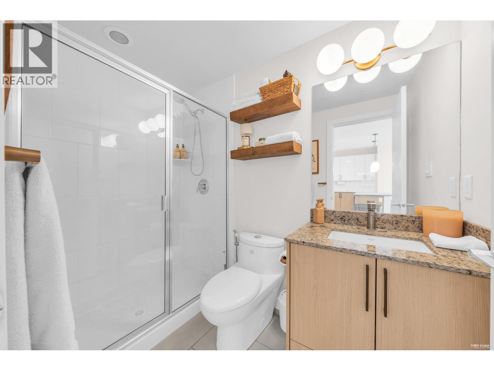 1805 280 ROSS DRIVE, New Westminster
