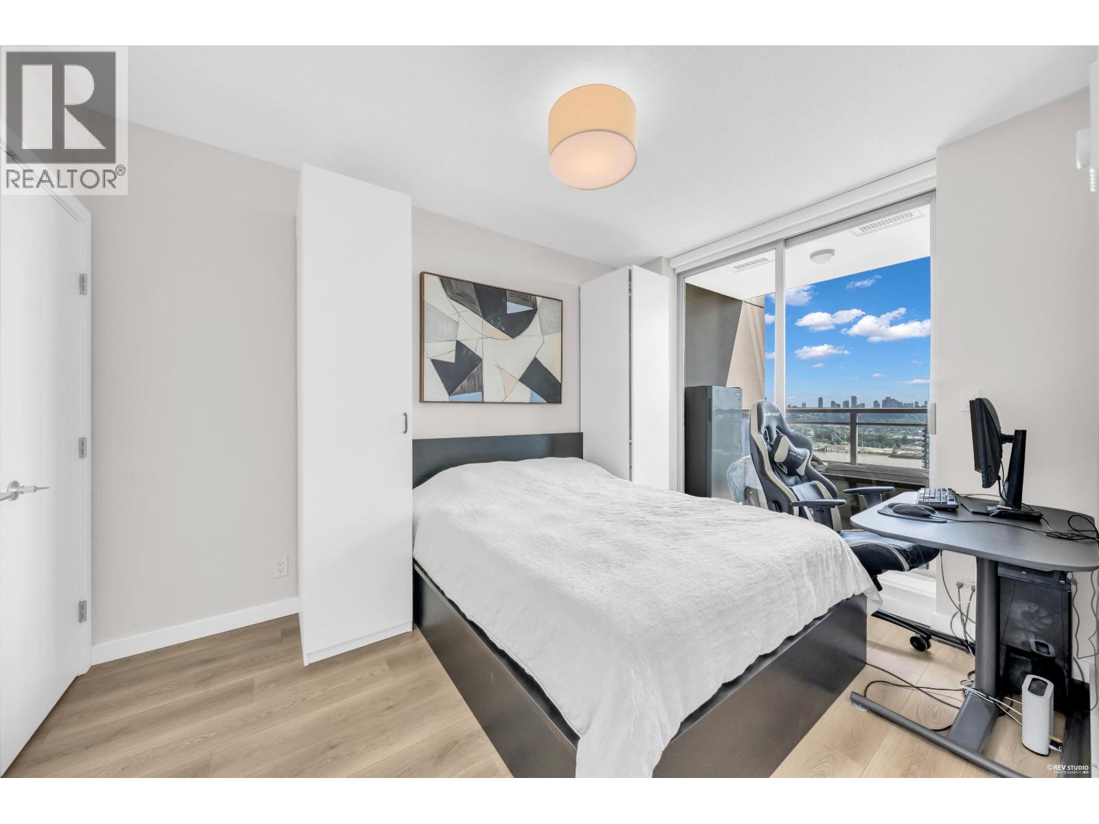 1805 280 ROSS DRIVE, New Westminster