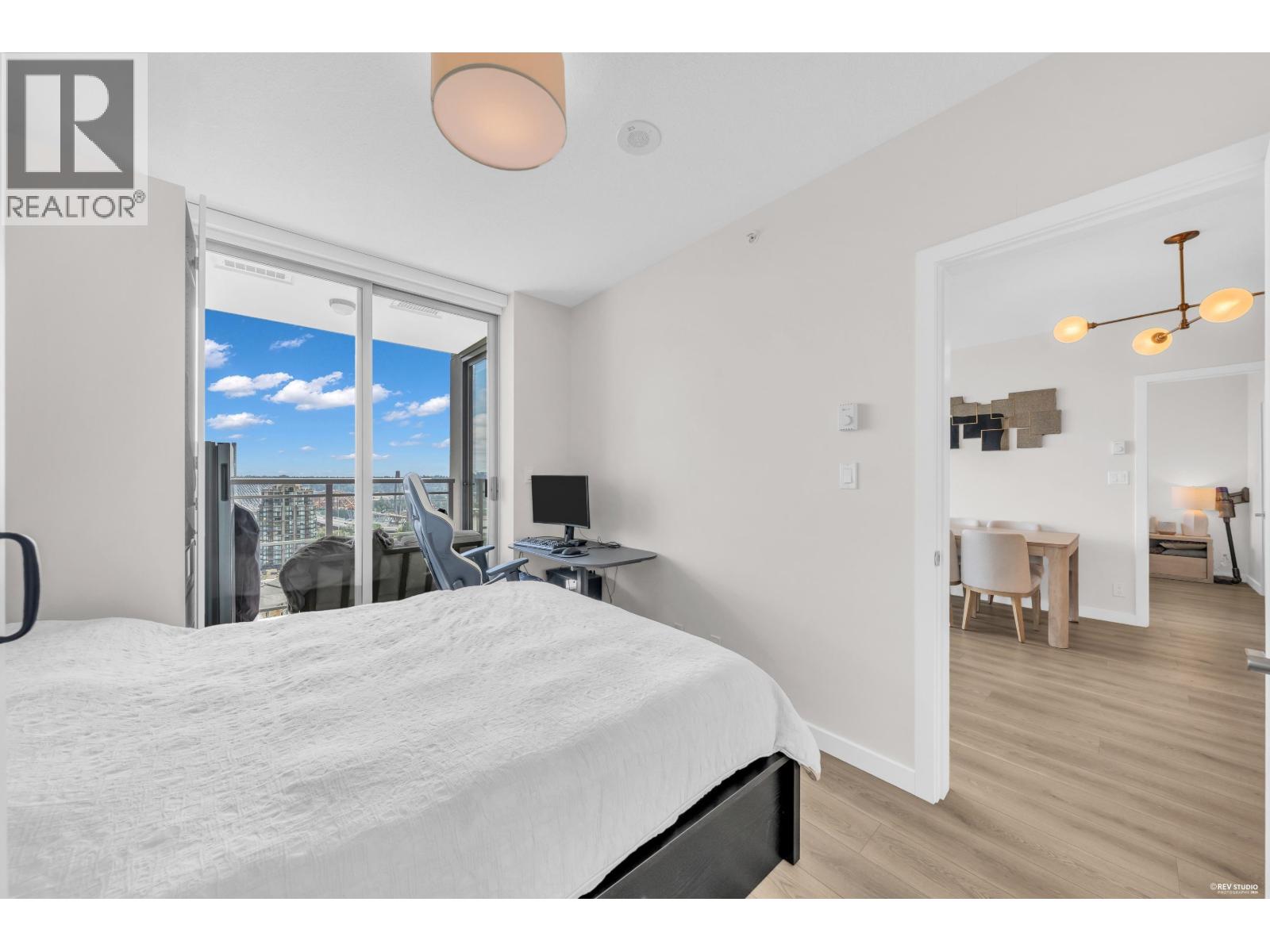 1805 280 ROSS DRIVE, New Westminster