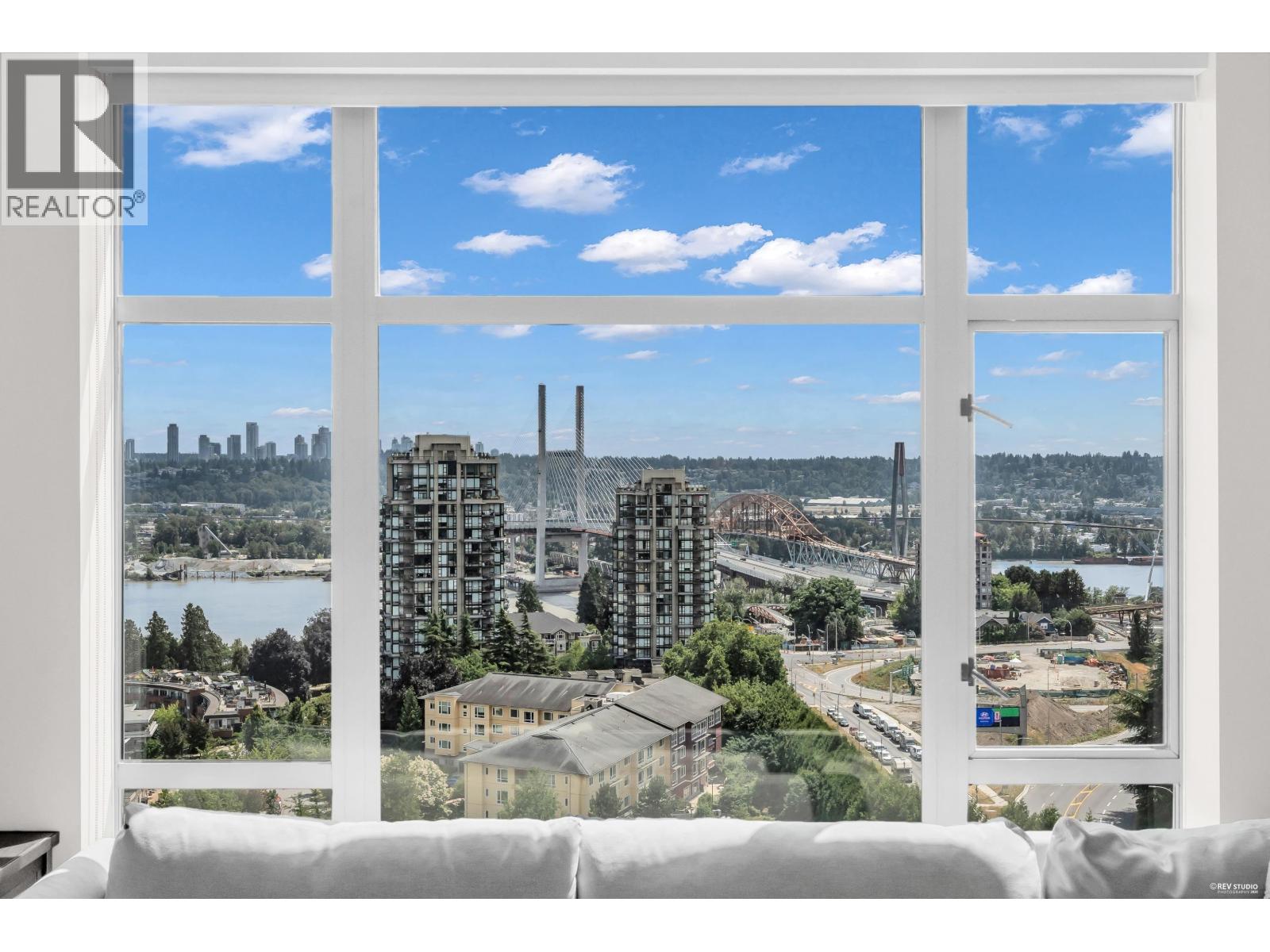 1805 280 ROSS DRIVE, New Westminster