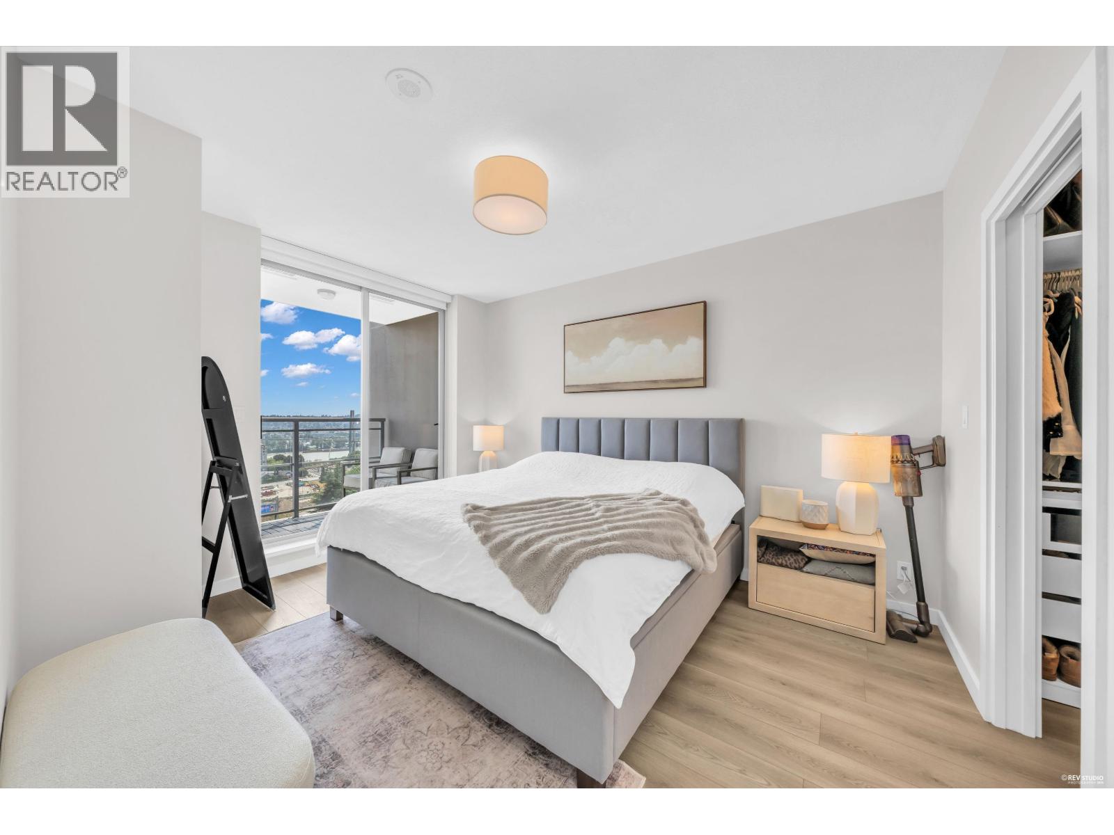 1805 280 ROSS DRIVE, New Westminster