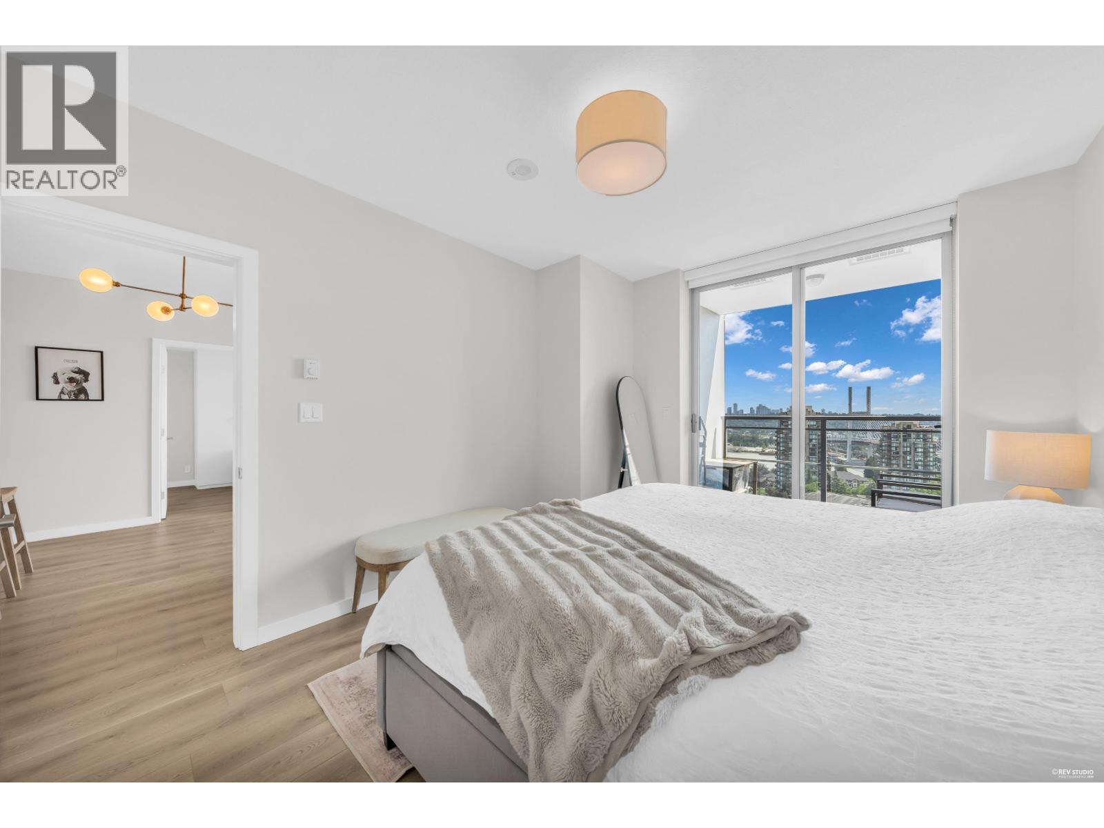 1805 280 ROSS DRIVE, New Westminster