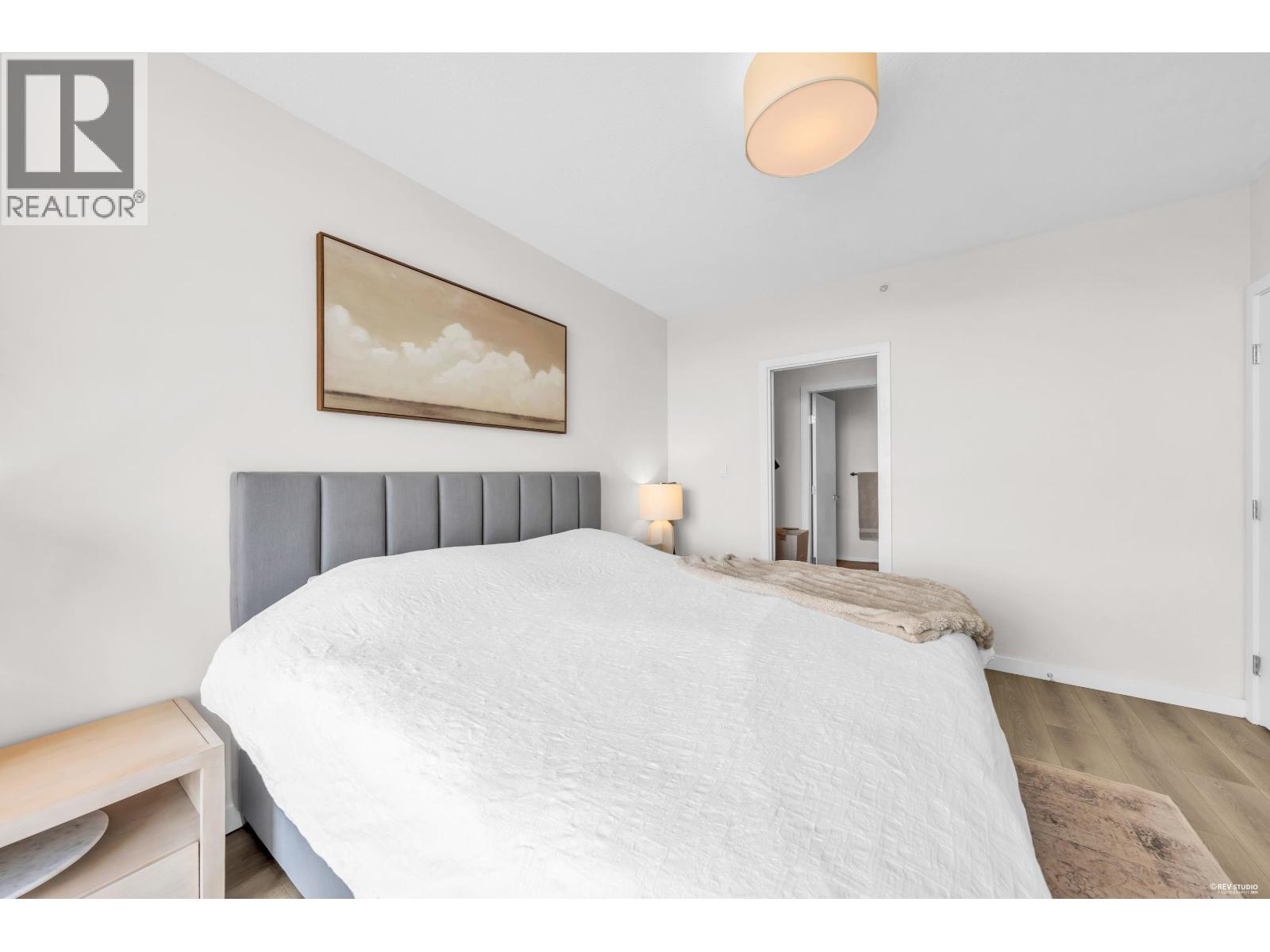 1805 280 ROSS DRIVE, New Westminster