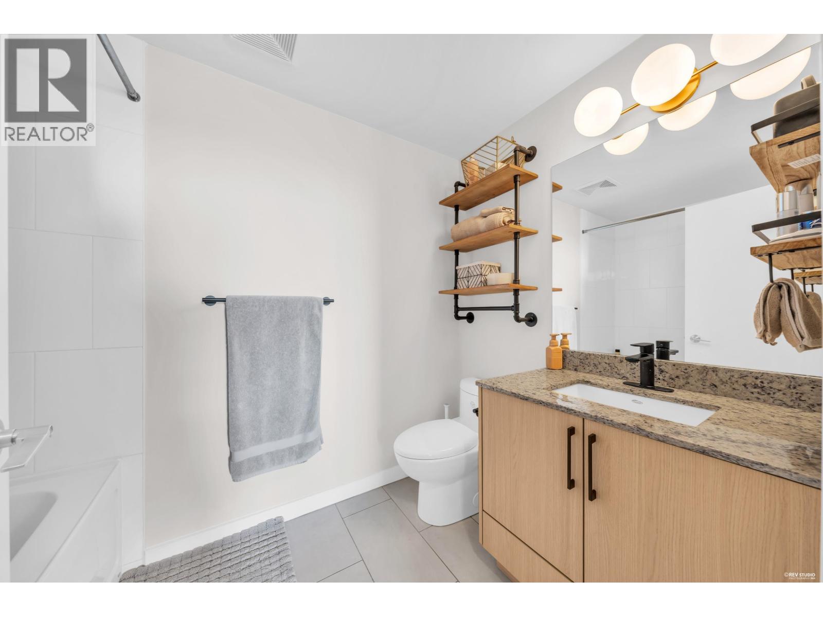 1805 280 ROSS DRIVE, New Westminster