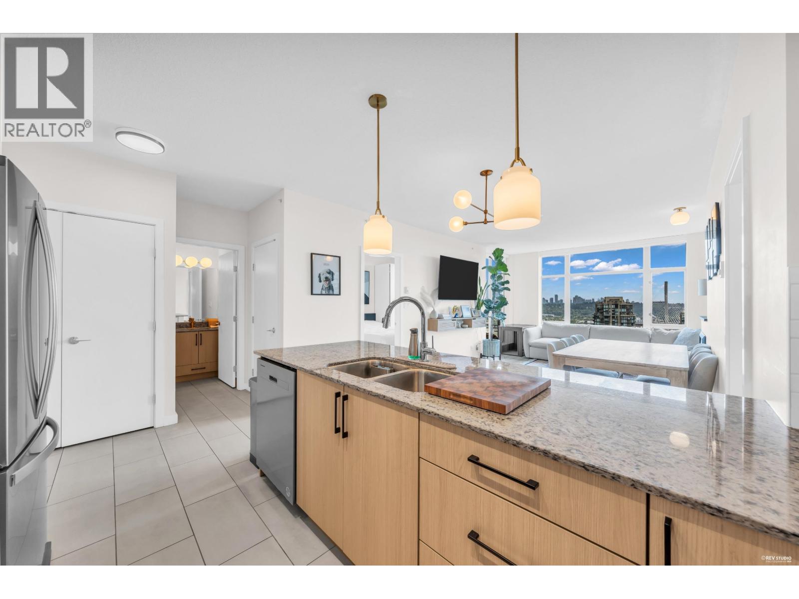 1805 280 ROSS DRIVE, New Westminster