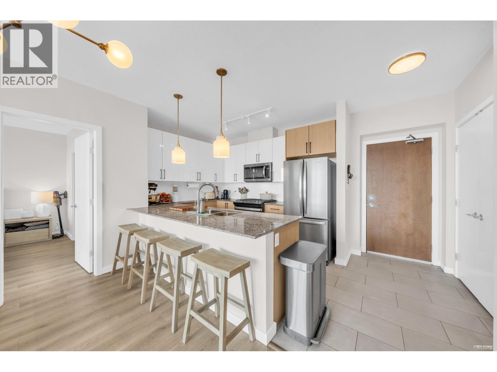1805 280 ROSS DRIVE, New Westminster