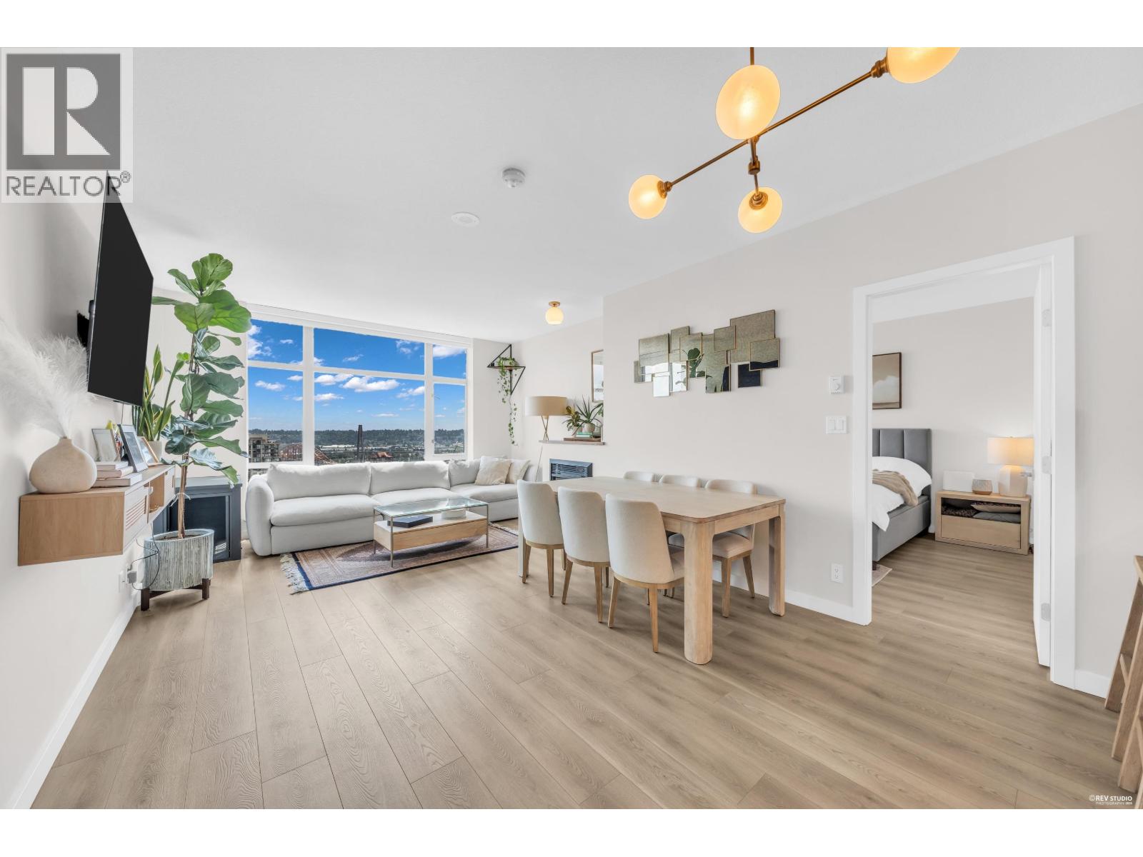 1805 280 ROSS DRIVE, New Westminster