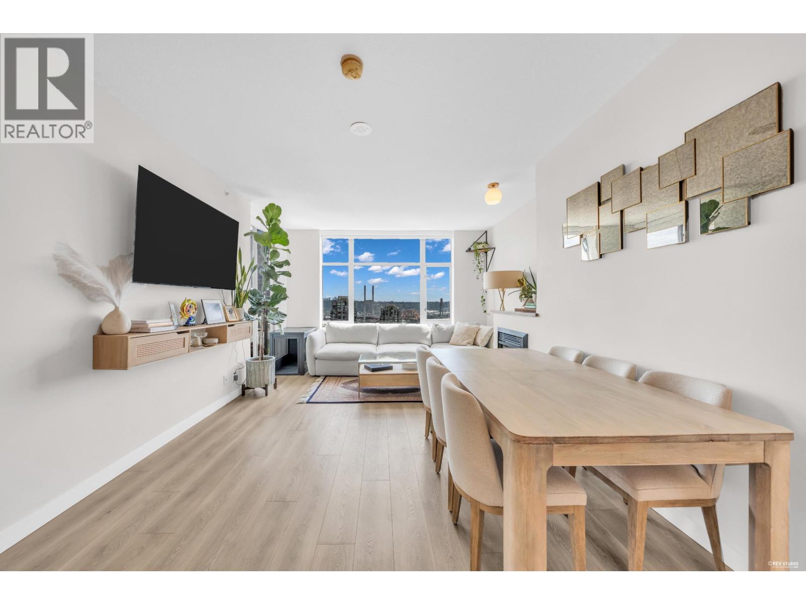1805 280 ROSS DRIVE, New Westminster