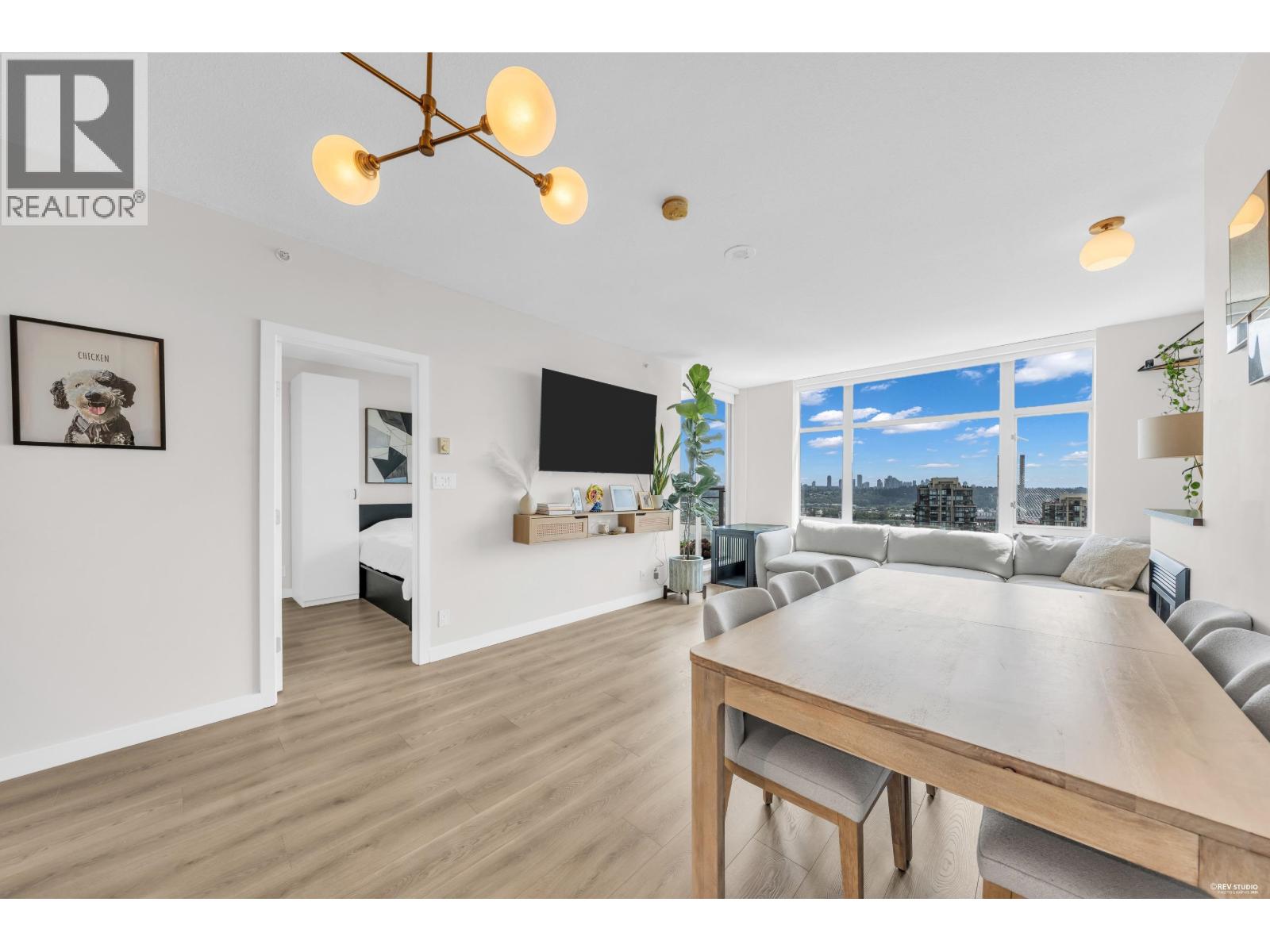 1805 280 ROSS DRIVE, New Westminster