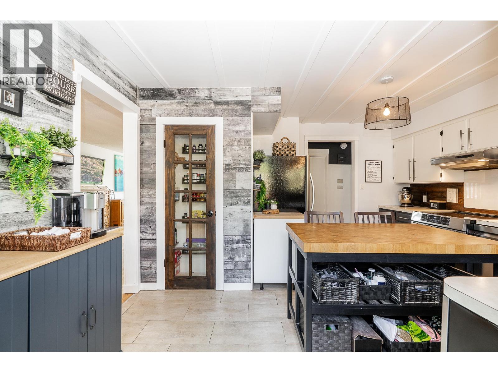 635 MIDVALE STREET, Coquitlam