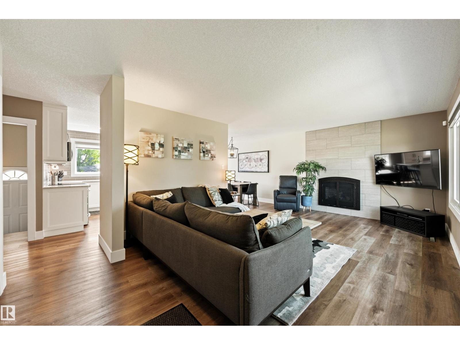 5207 114B ST NW - 4