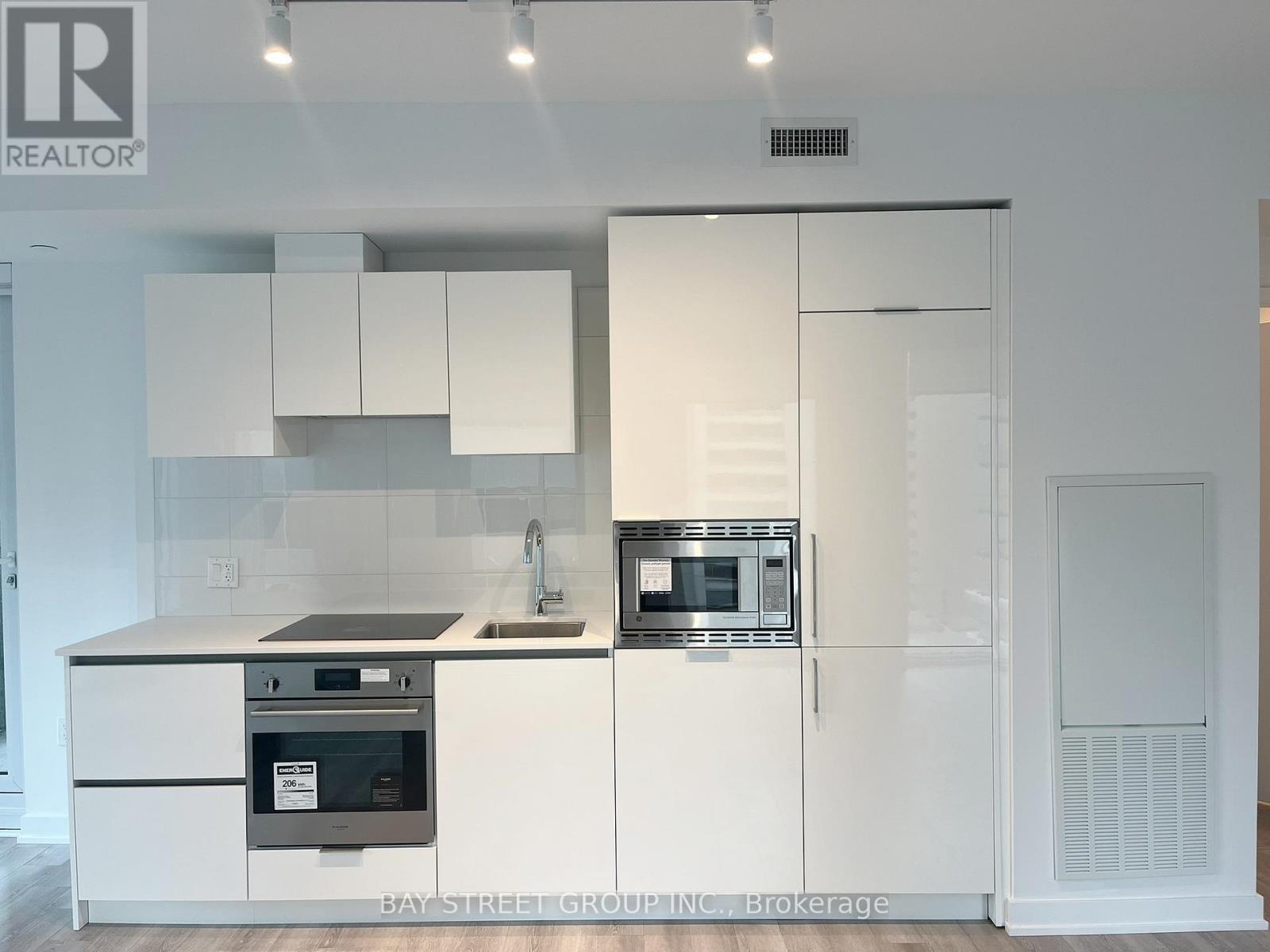 #1904 238 SIMCOE STREET - 8