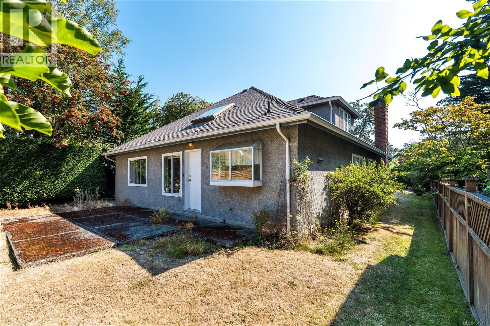 1376 Oliver St, Oak Bay