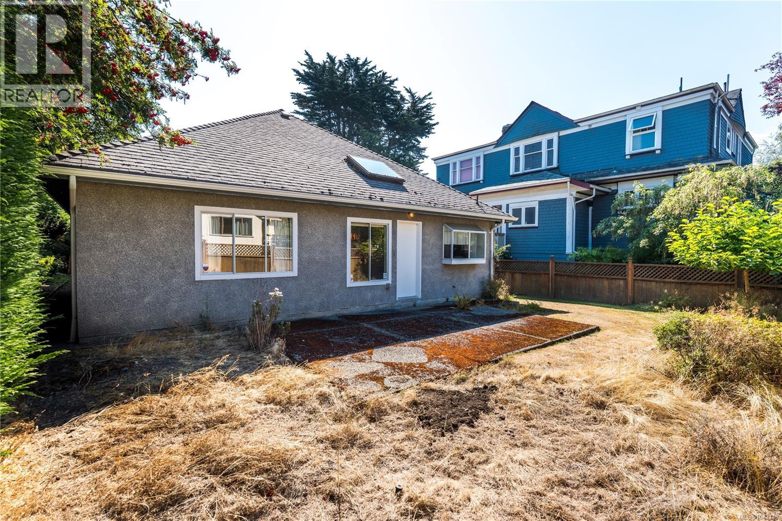 1376 Oliver St - 14