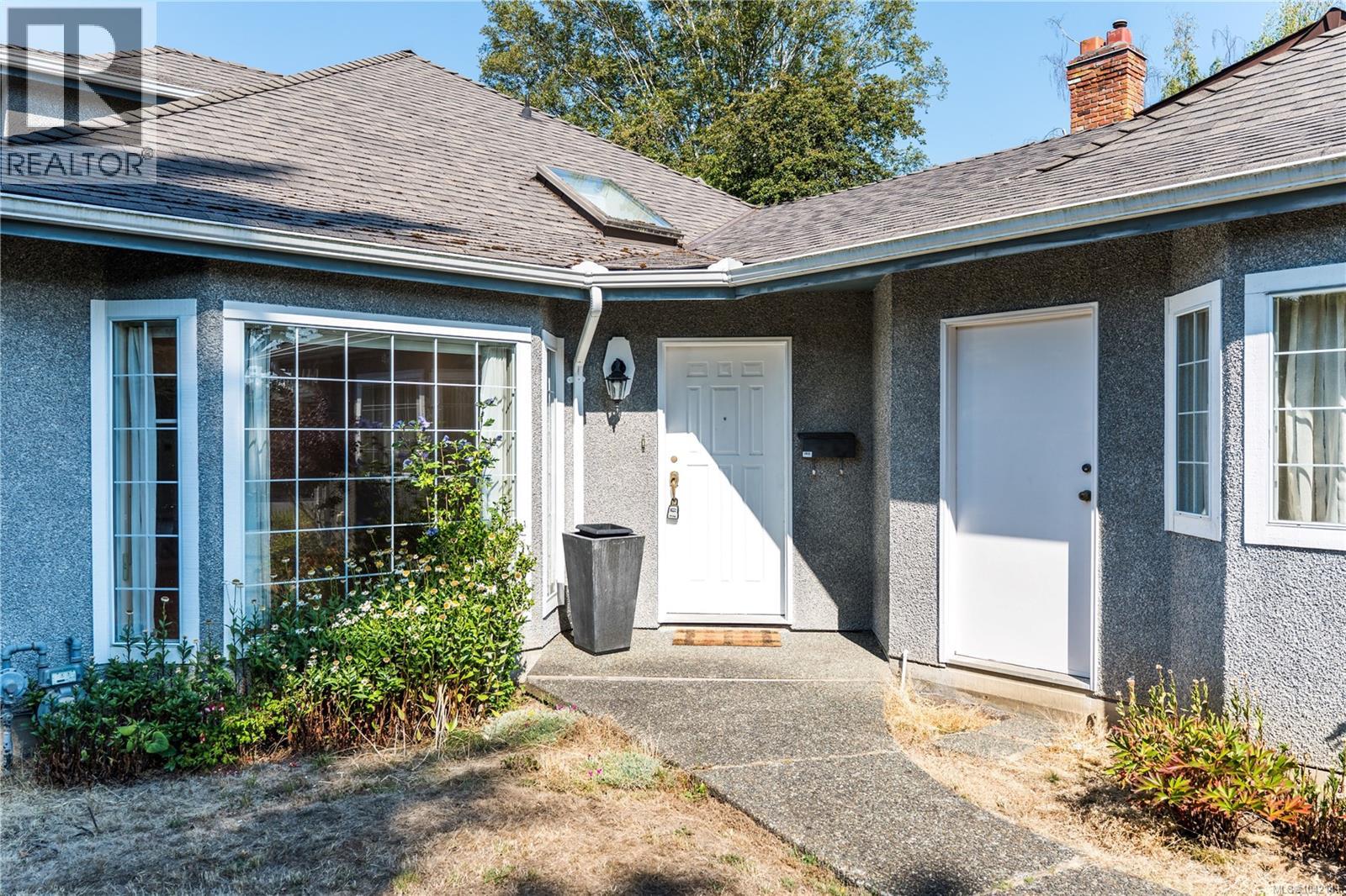 1376 Oliver St, Oak Bay