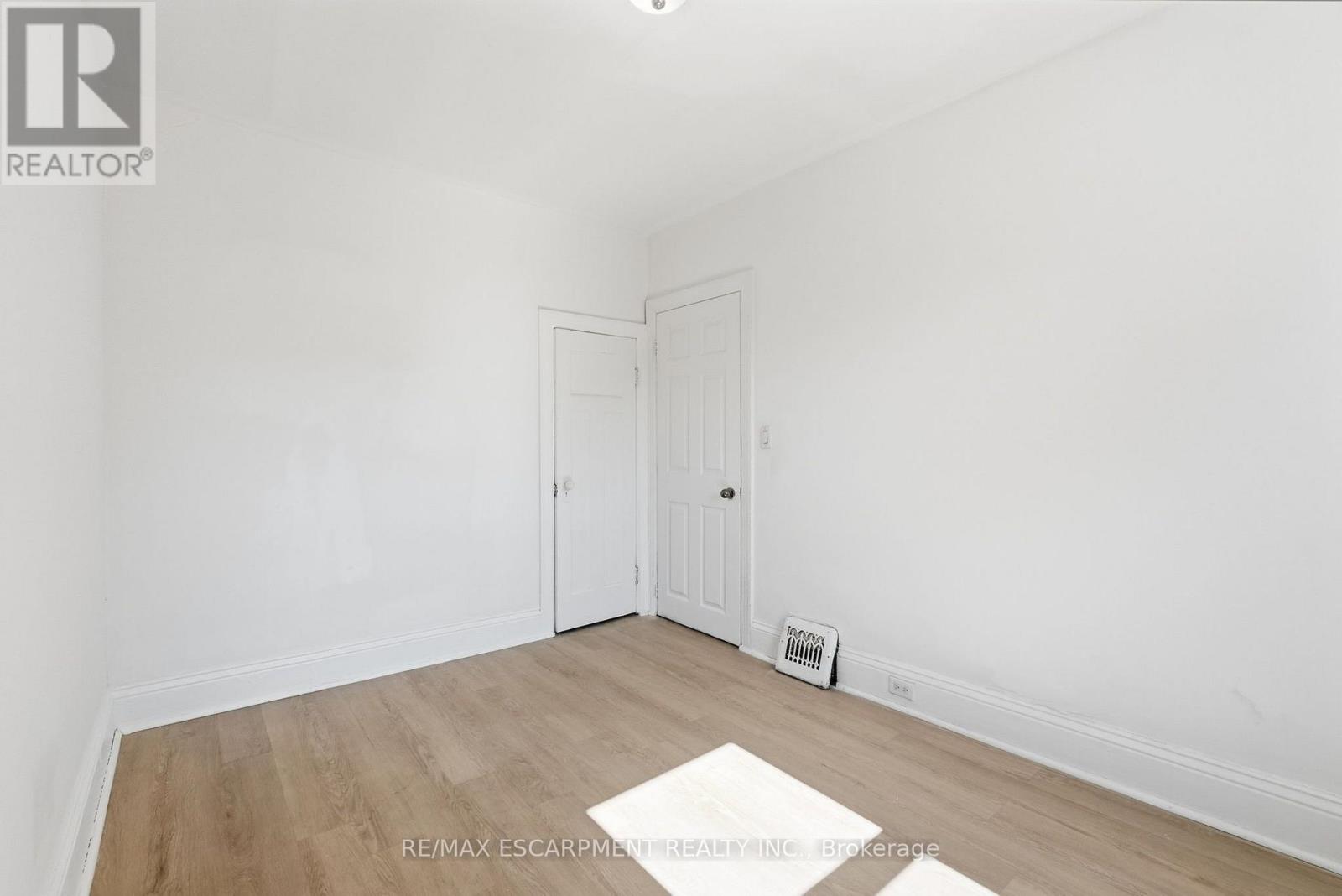 41 BARNESDALE AVENUE N - 18