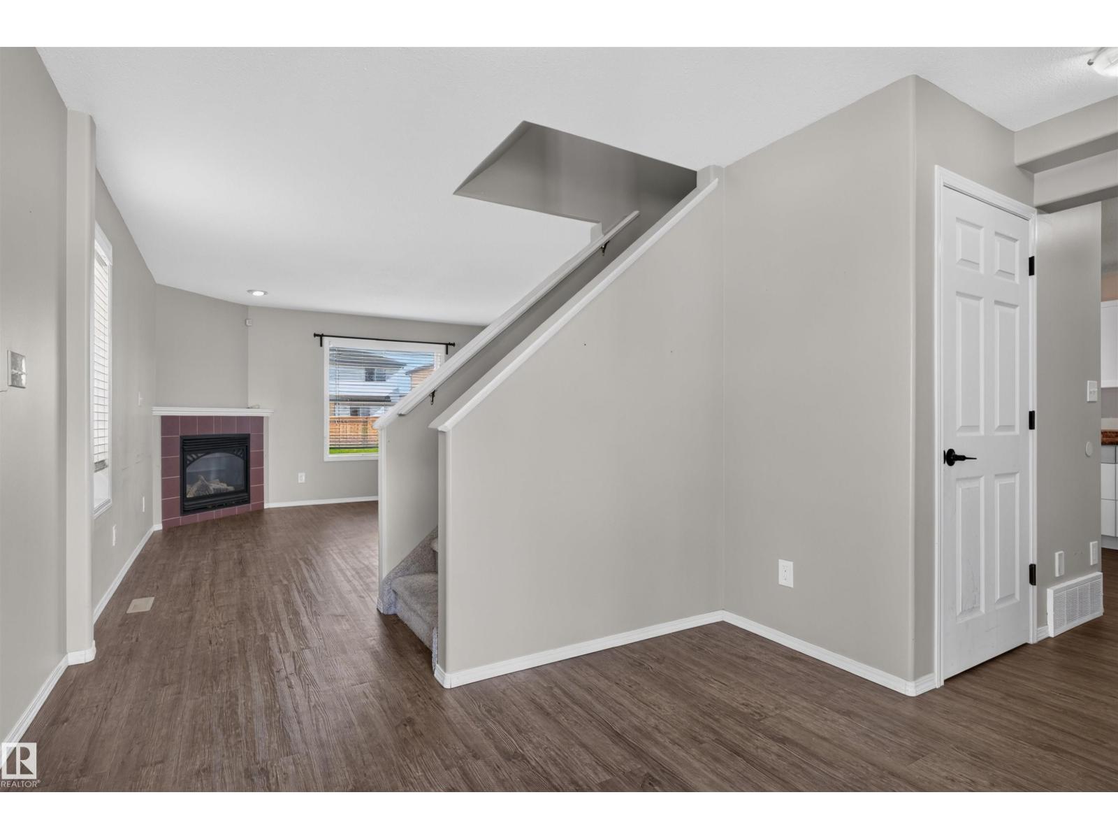 1816 36 AV NW, Wild Rose, Edmonton photo 3