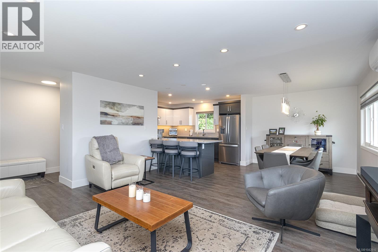 883 Lampson St - 9