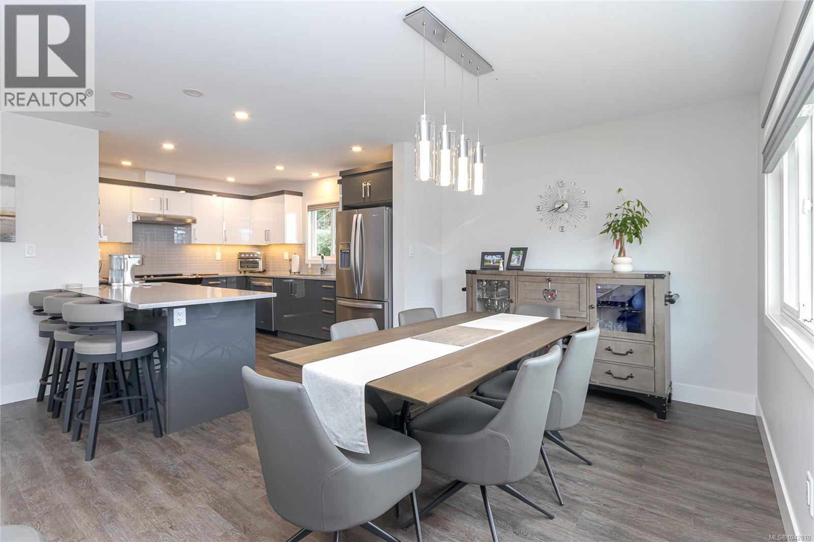 883 Lampson St - 13