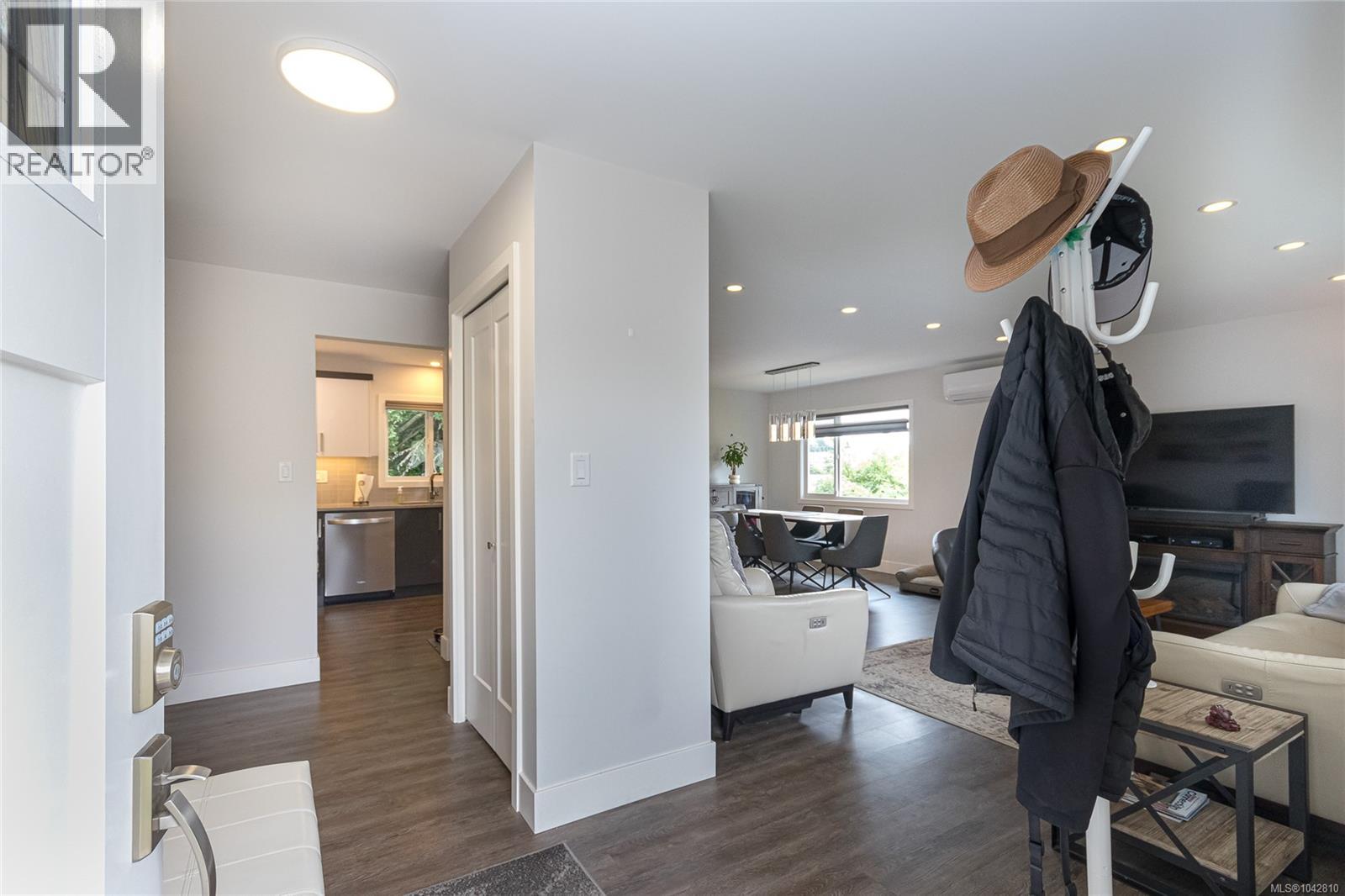 883 Lampson St - 7