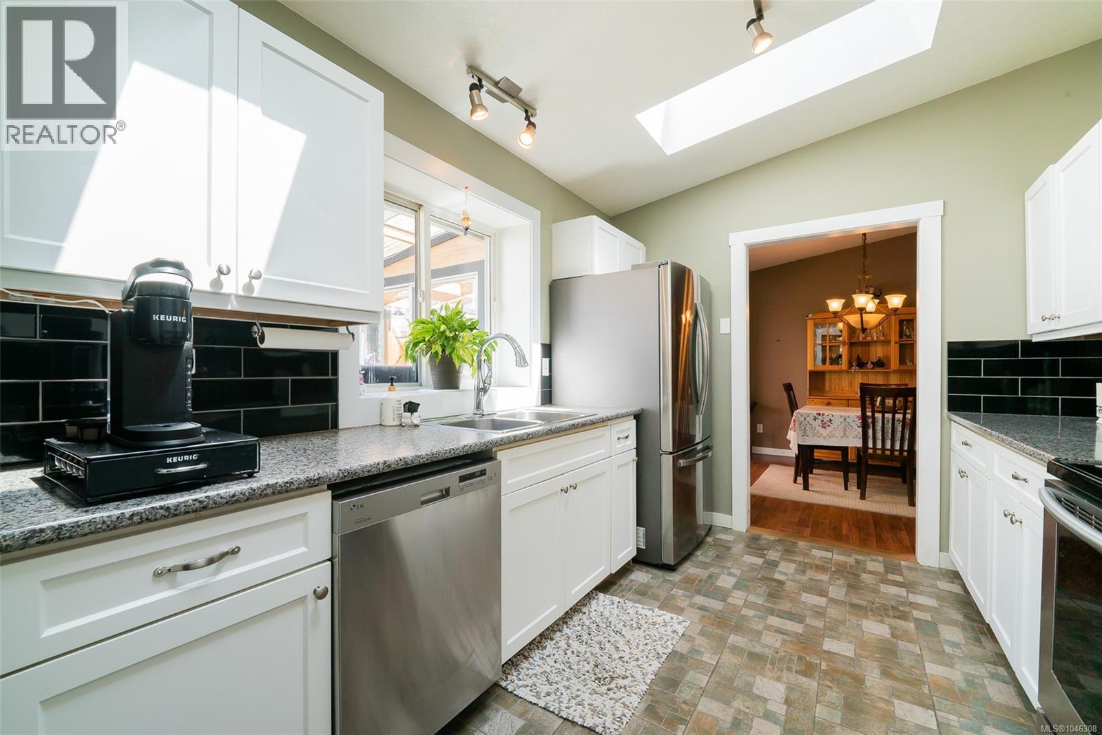 2446 Divot Dr - 4