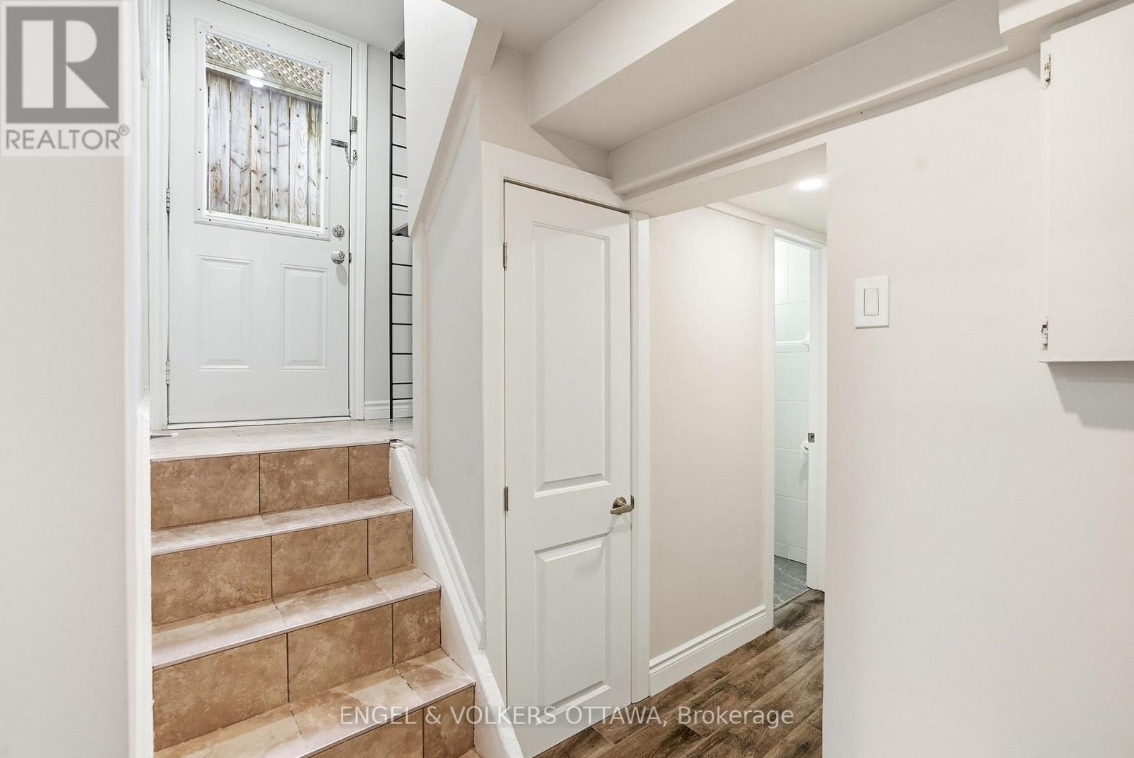 287 ST LAURENT BOULEVARD - 34