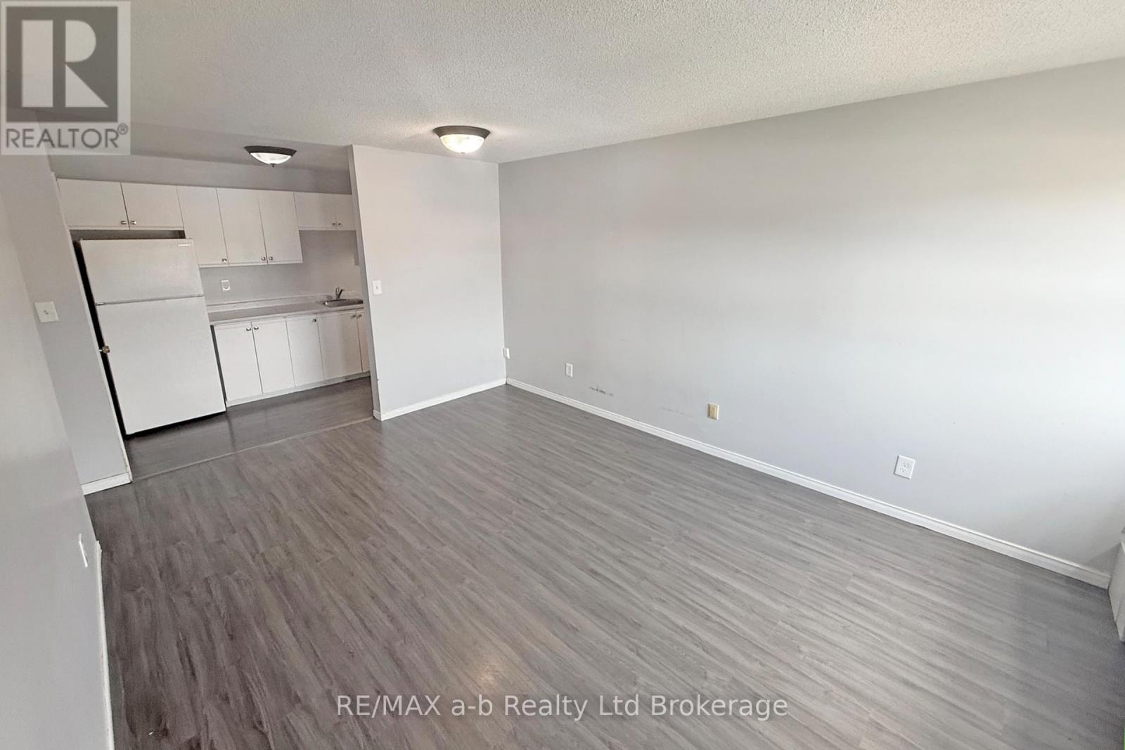 #36 64 HIAWATHA ROAD - 12