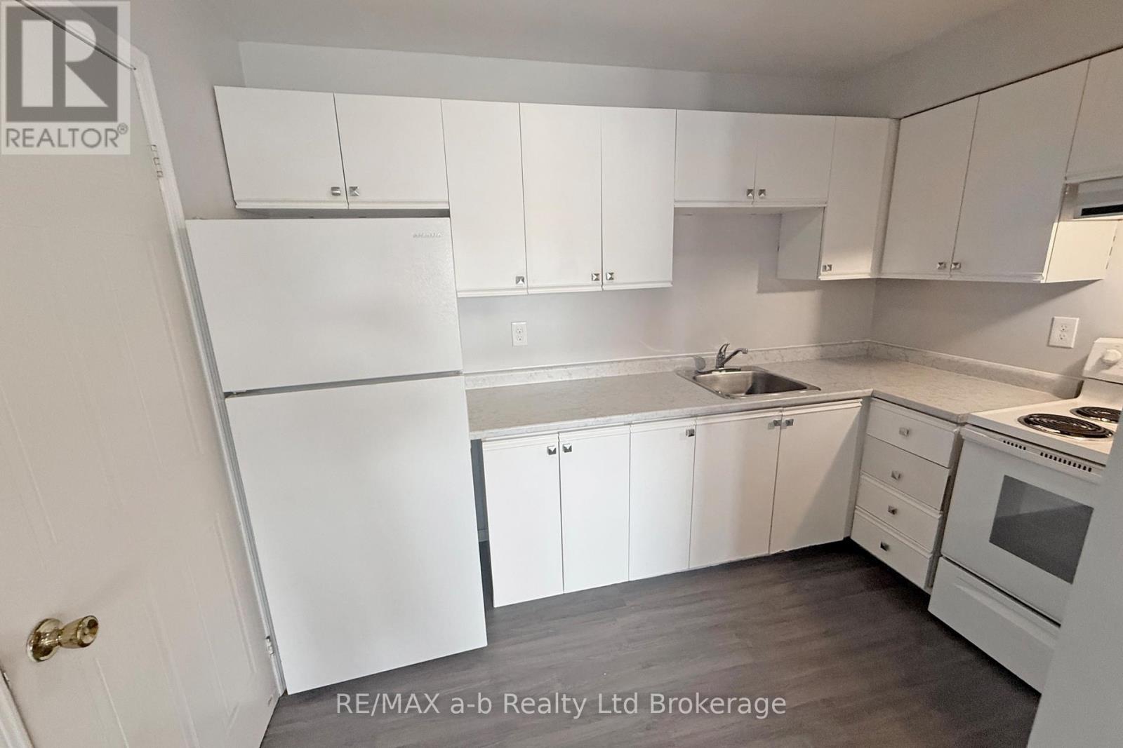 #36 64 HIAWATHA ROAD - Image 13