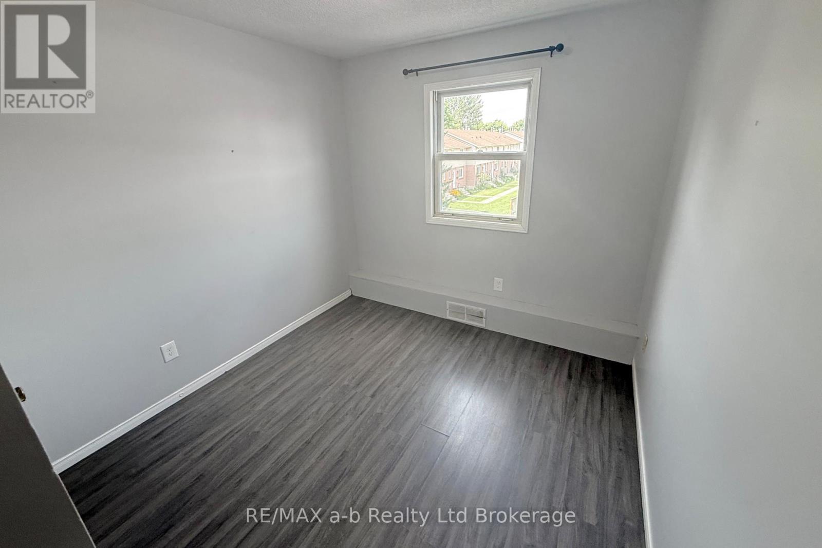 #36 64 HIAWATHA ROAD - Image 20